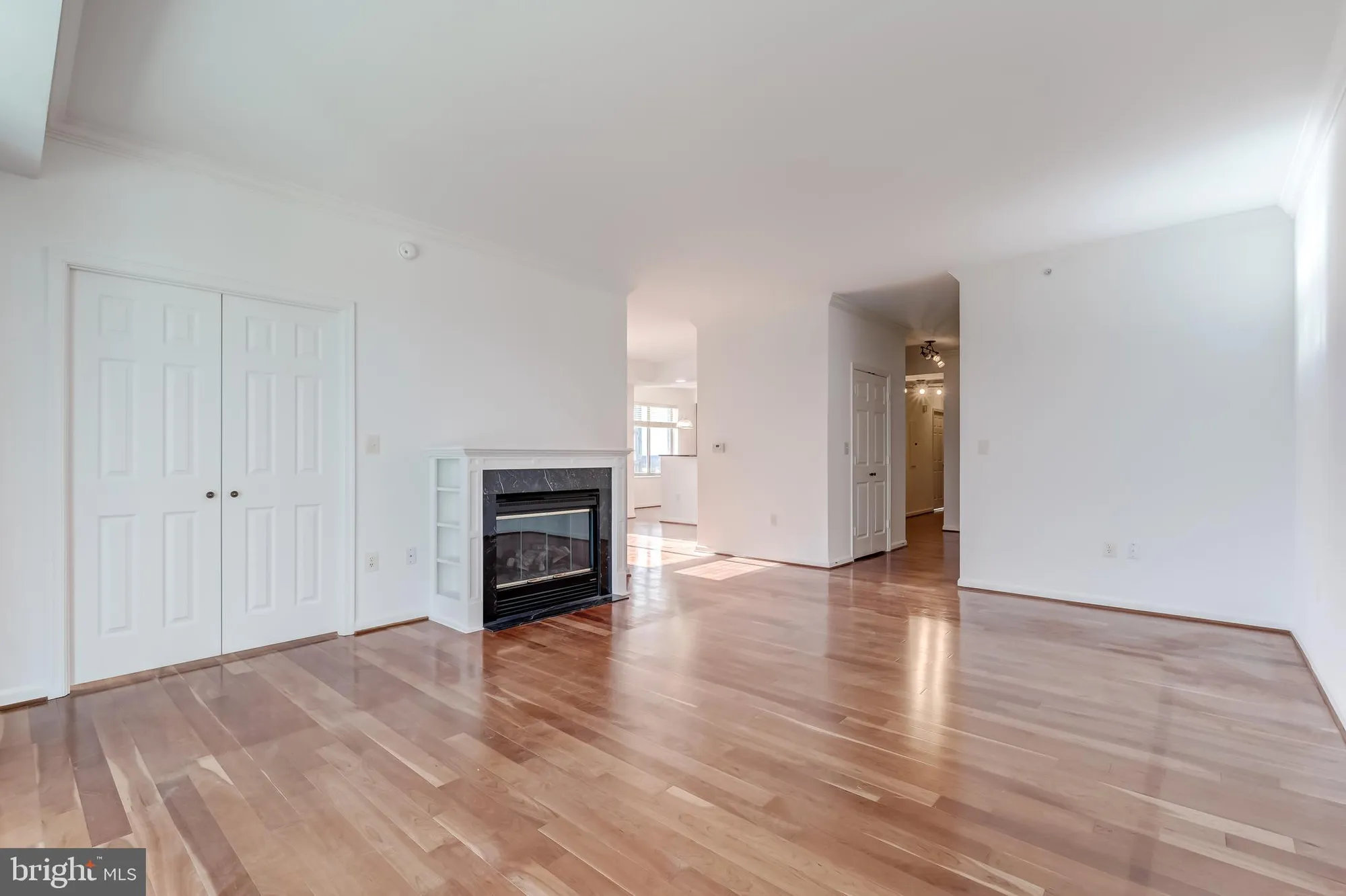 Property Slideshow image 14 of 88 | 19355 cypress ridge ter 1006, Leesburg, VA, 20176