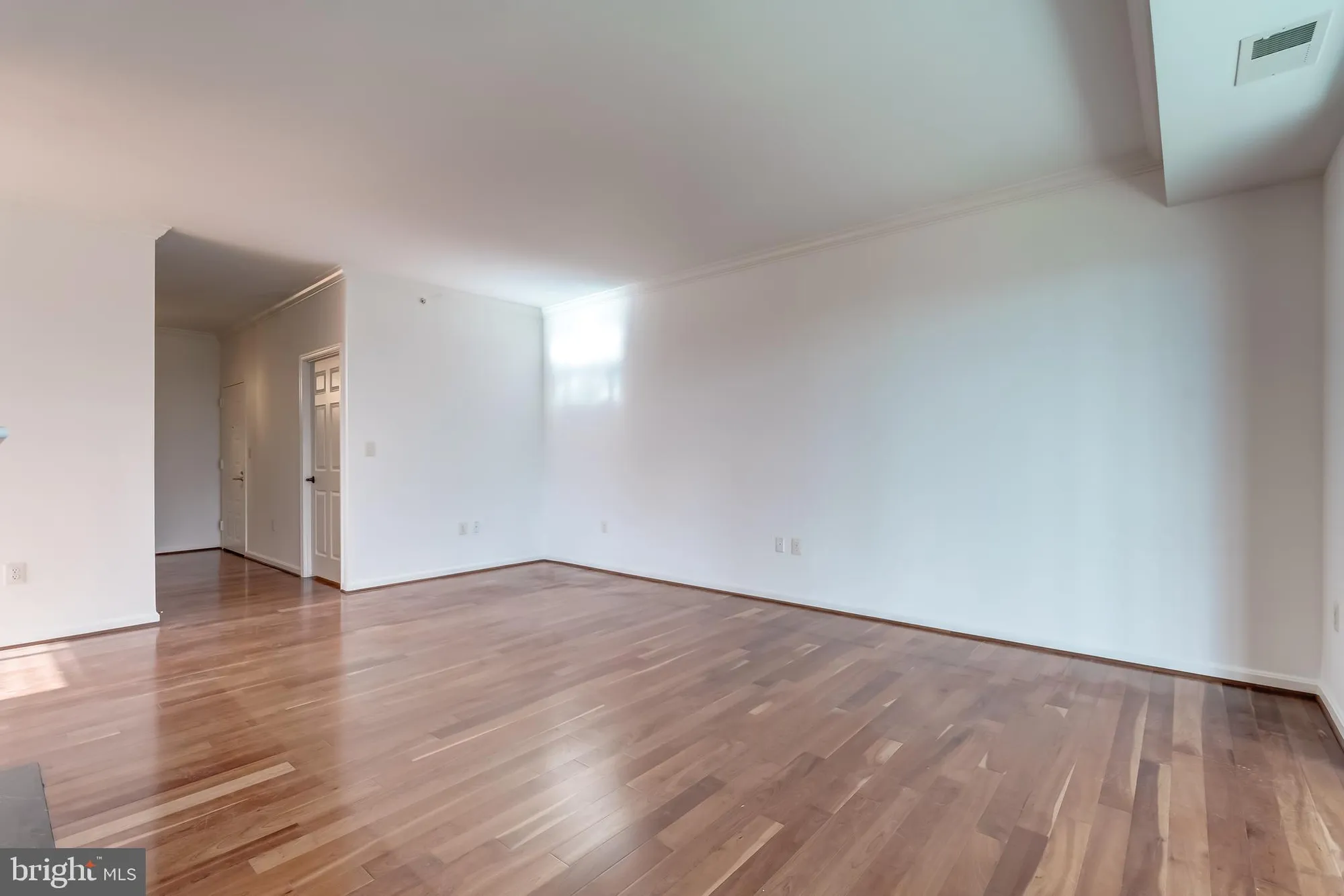 Property Slideshow image 12 of 88 | 19355 cypress ridge ter 1006, Leesburg, VA, 20176