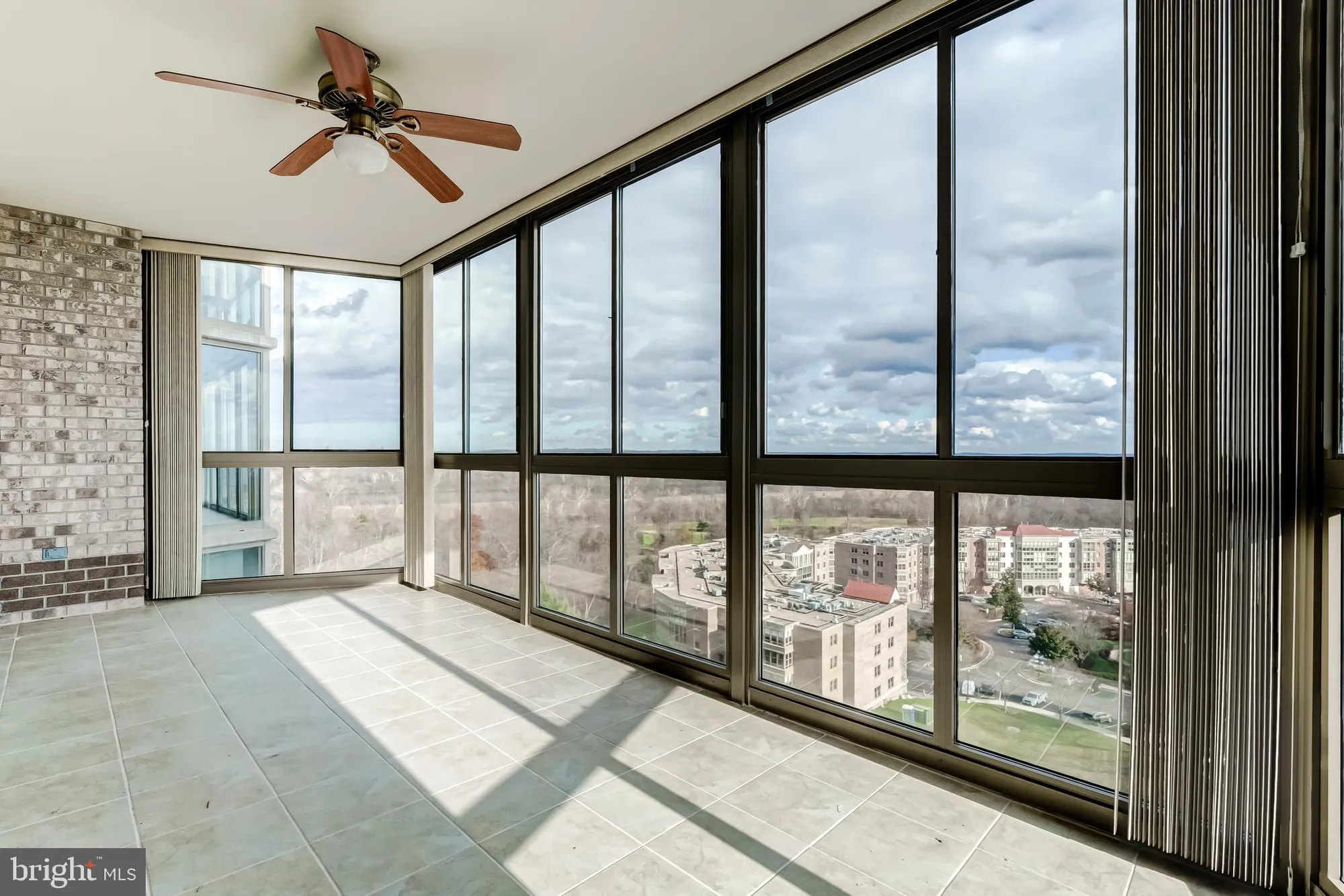 Property Slideshow image 19 of 88 | 19355 cypress ridge ter 1006, Leesburg, VA, 20176