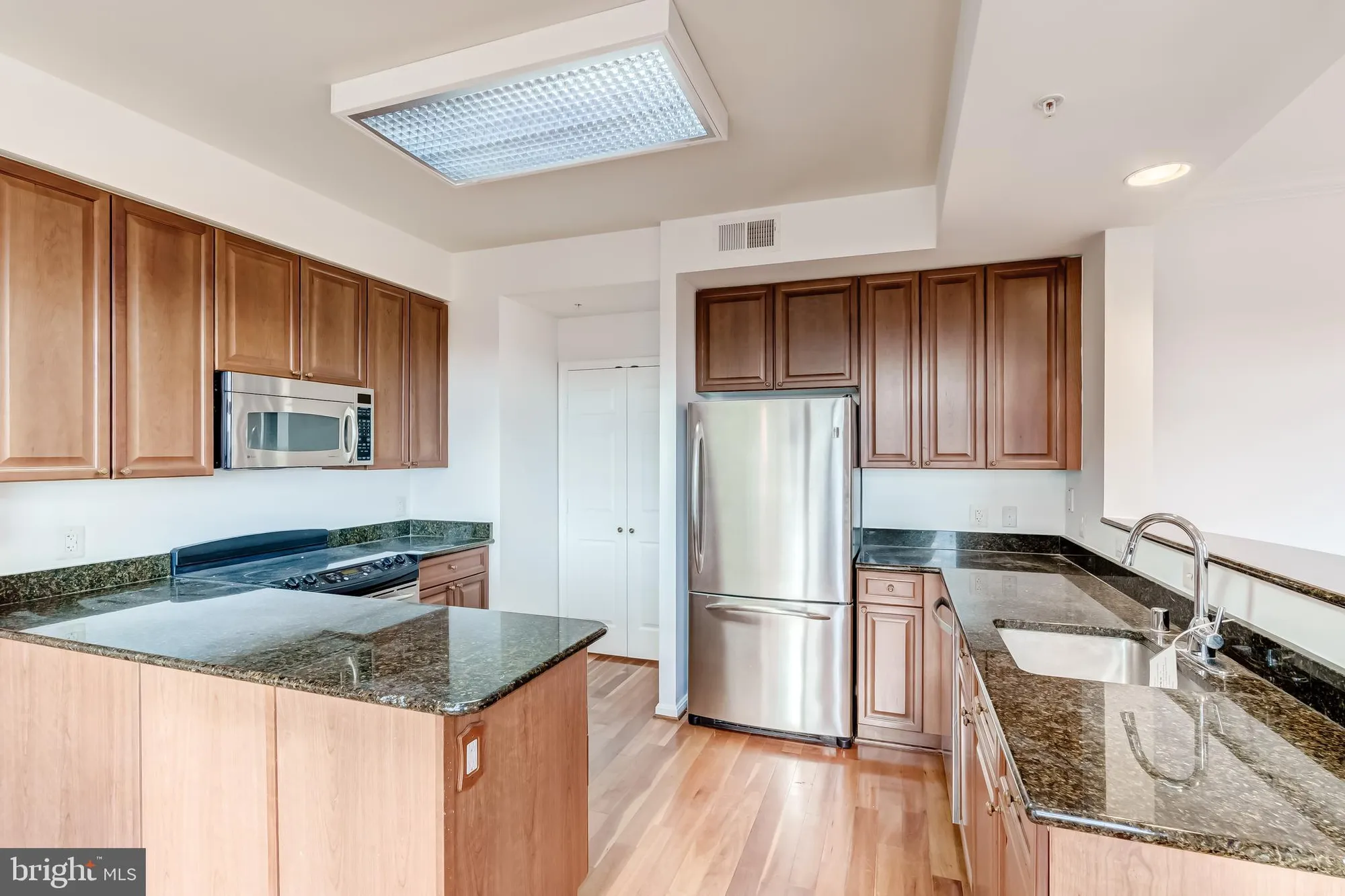 Property Slideshow image 30 of 88 | 19355 cypress ridge ter 1006, Leesburg, VA, 20176