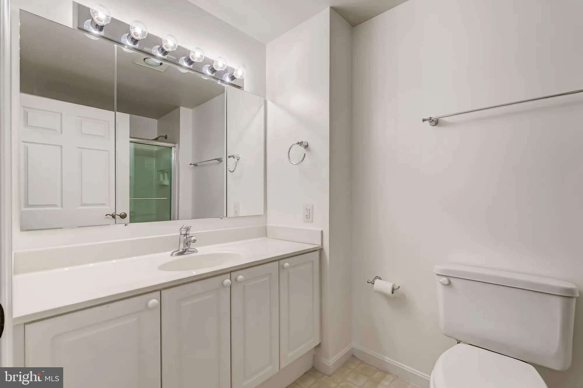 Property Slideshow image 41 of 88 | 19355 cypress ridge ter 1006, Leesburg, VA, 20176