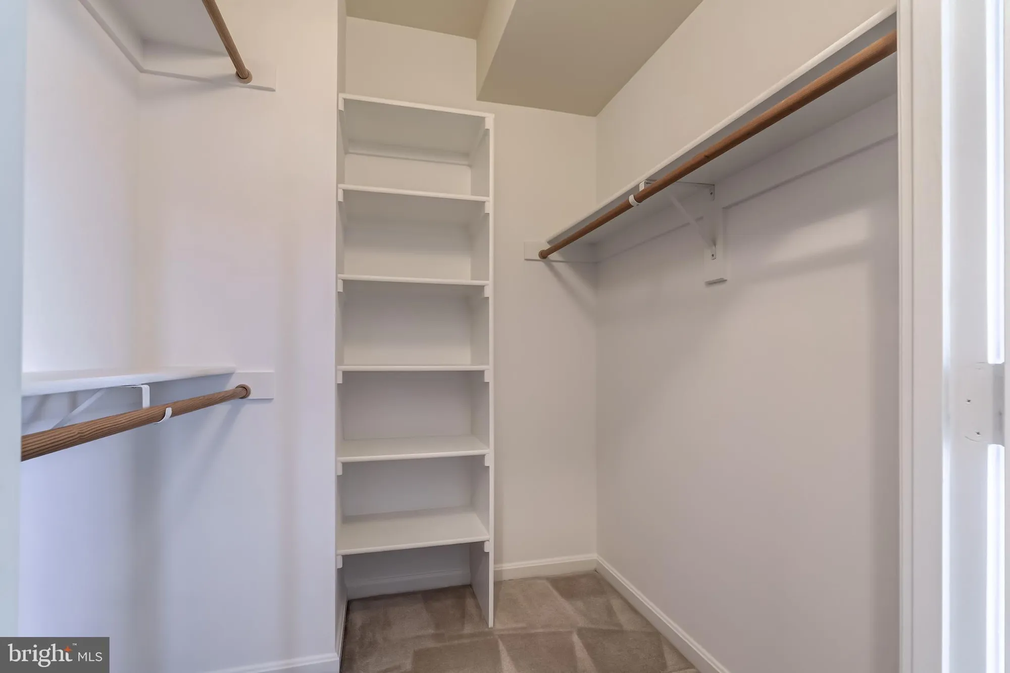 Property Slideshow image 54 of 88 | 19355 cypress ridge ter 1006, Leesburg, VA, 20176