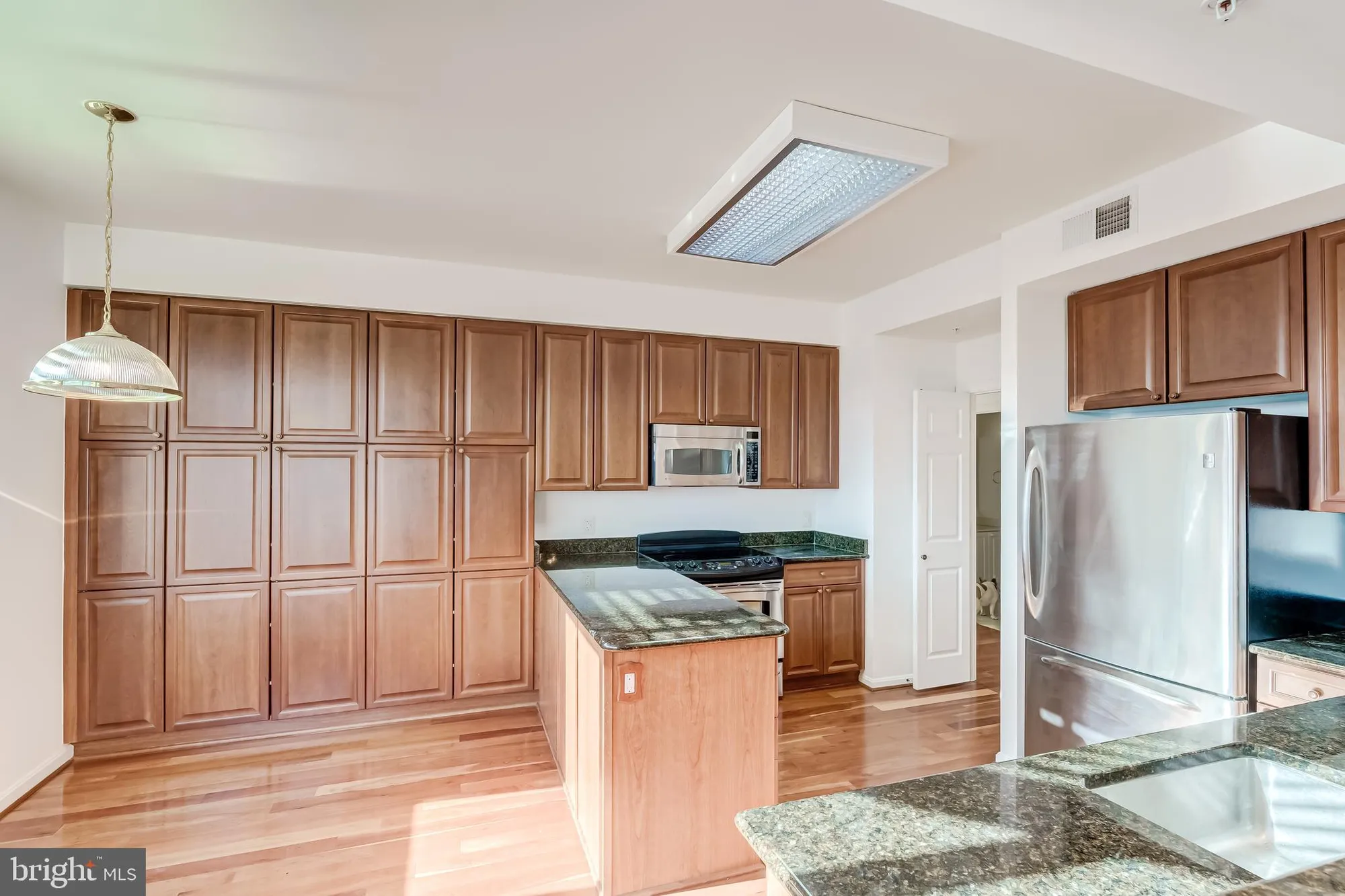 Property Slideshow image 60 of 88 | 19355 cypress ridge ter 1006, Leesburg, VA, 20176