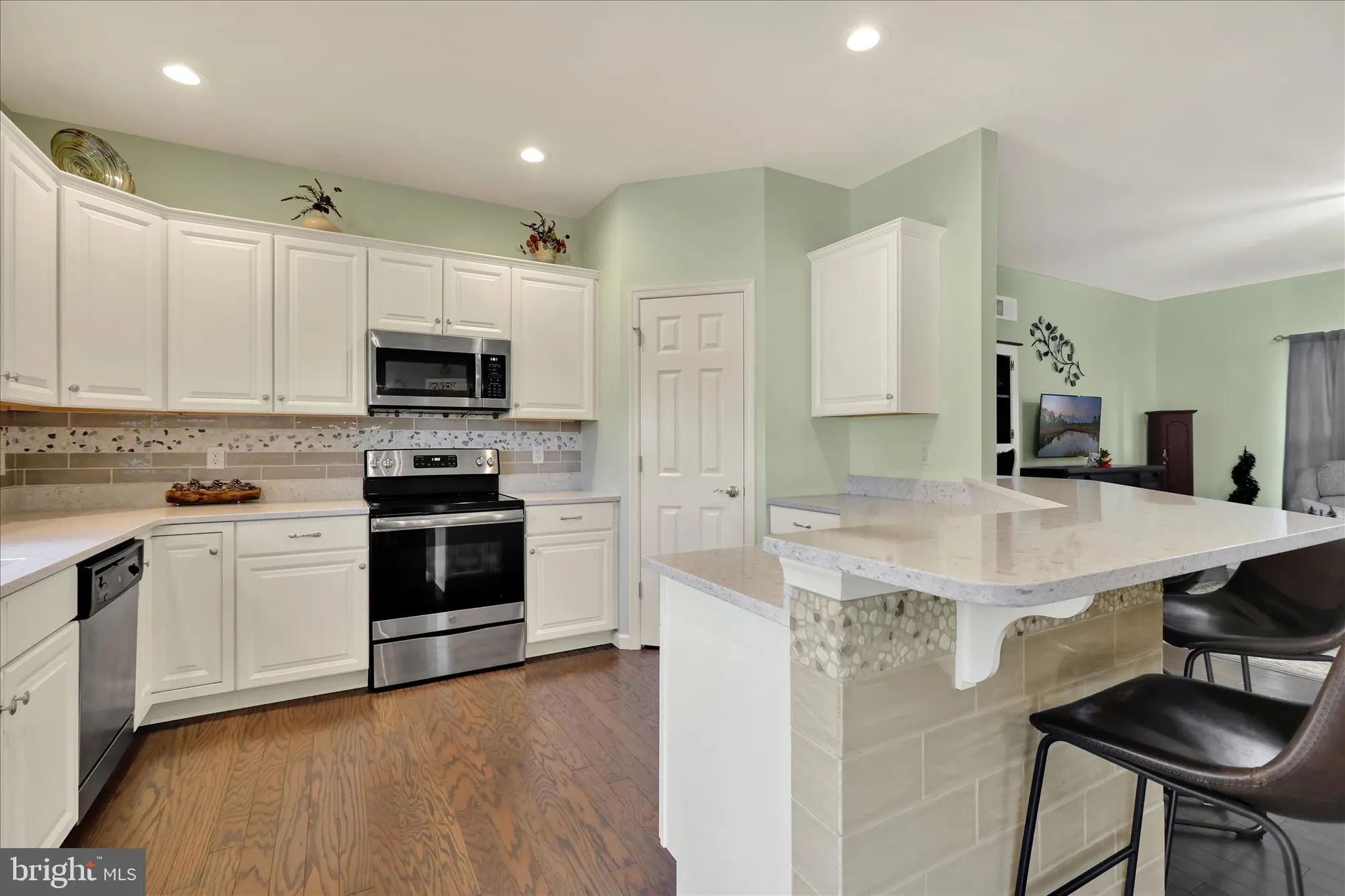 Property Slideshow image 14 of 37 | 4 rosebush ct, Womelsdorf, PA, 19567