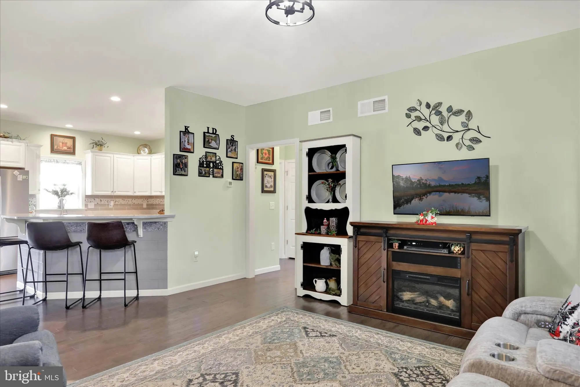 Property Slideshow image 7 of 37 | 4 rosebush ct, Womelsdorf, PA, 19567