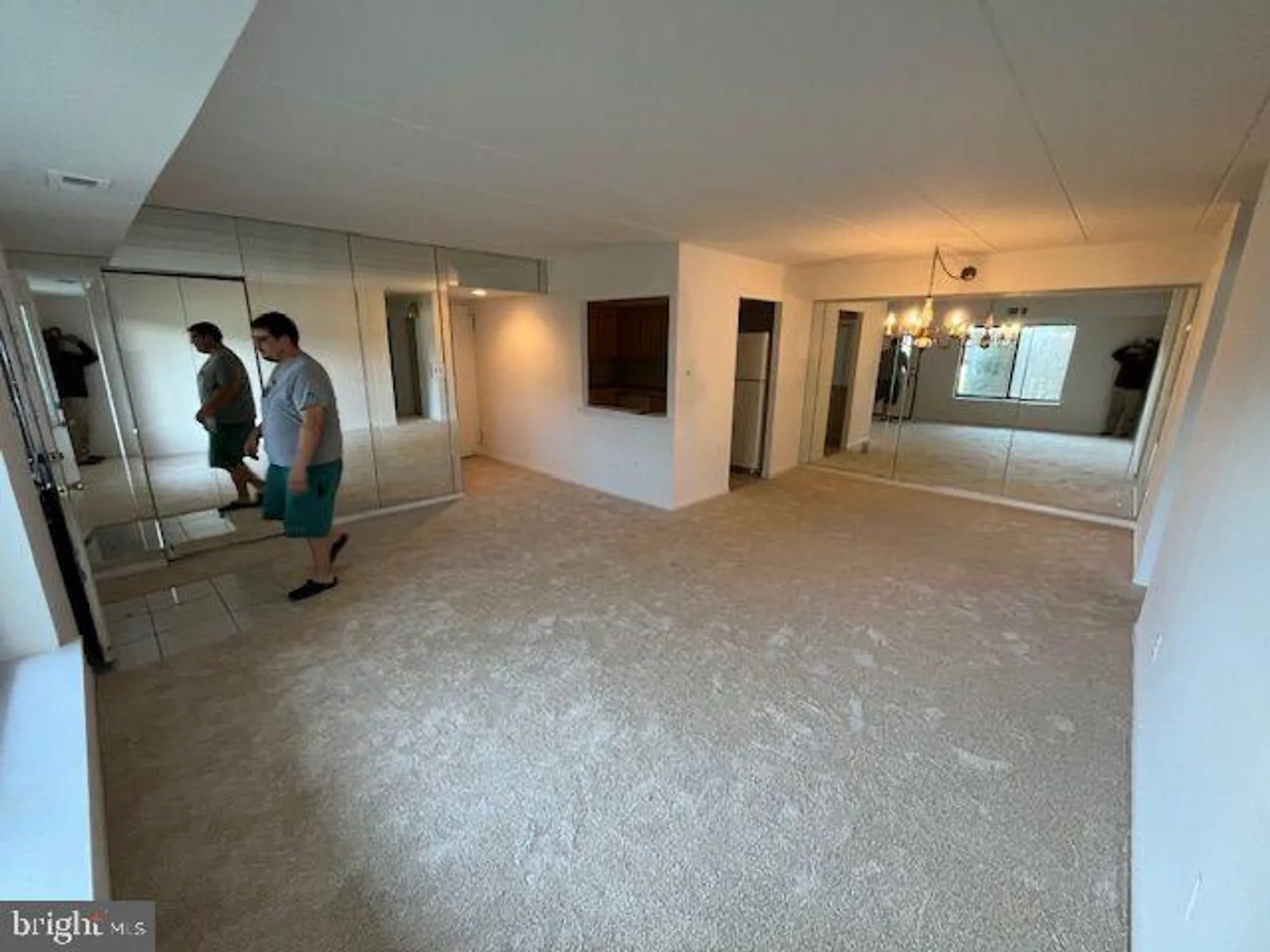 Property Slideshow image 2 of 21 | 67003 delaire landing rd 3, Philadelphia, PA, 19114