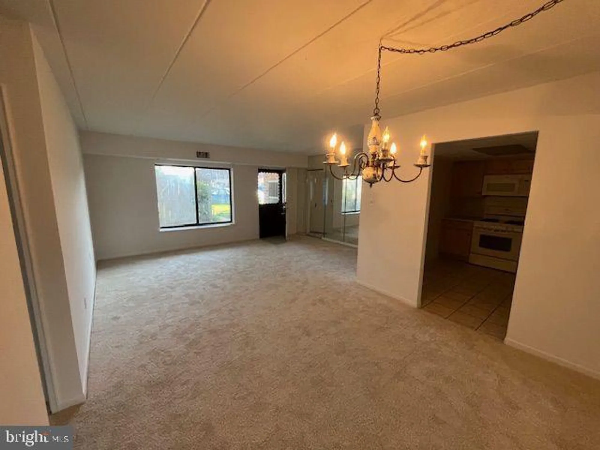 Property Slideshow image 13 of 21 | 67003 delaire landing rd 3, Philadelphia, PA, 19114