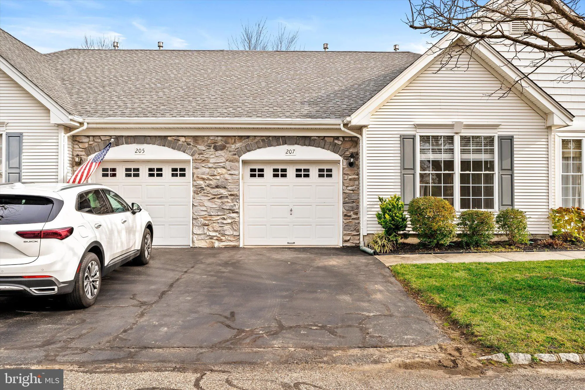 Property Slideshow image 2 of 25 | 207 burholme dr, Hamilton, NJ, 08691