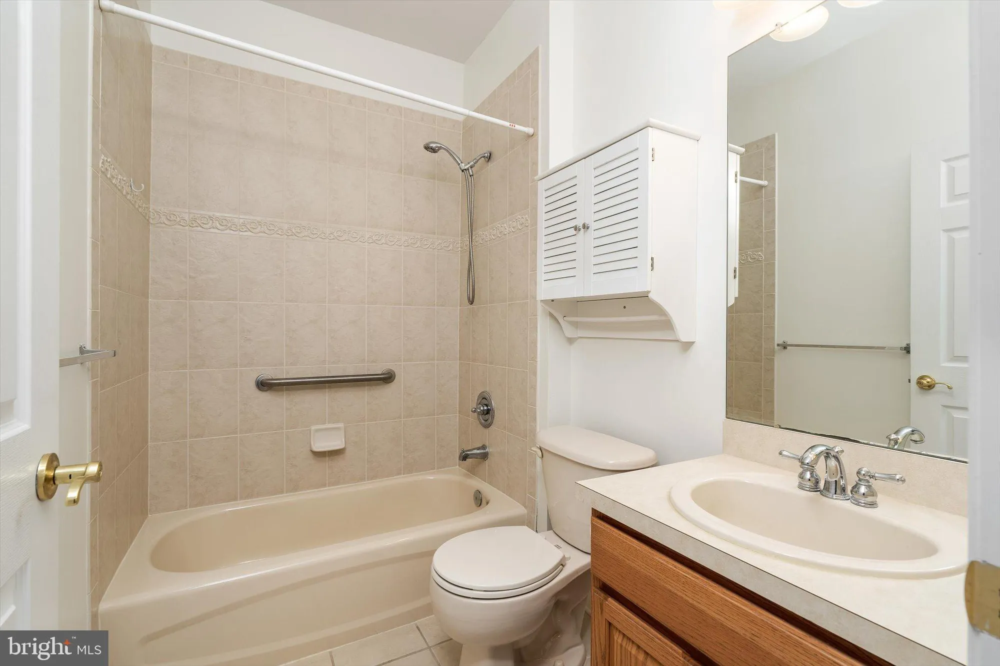 Property Slideshow image 7 of 25 | 207 burholme dr, Hamilton, NJ, 08691