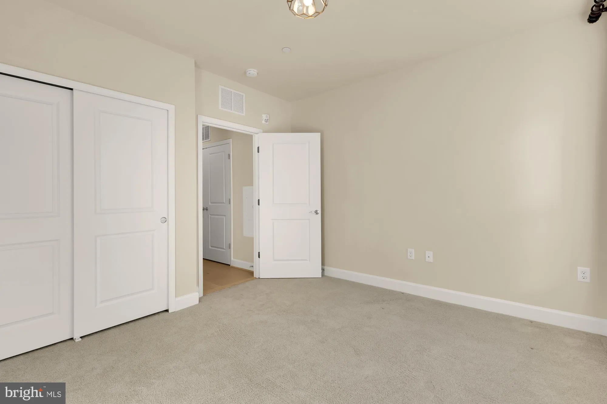 Property Slideshow image 27 of 40 | 9555 saintsbury dr unit 503, Fairfax, VA, 22031