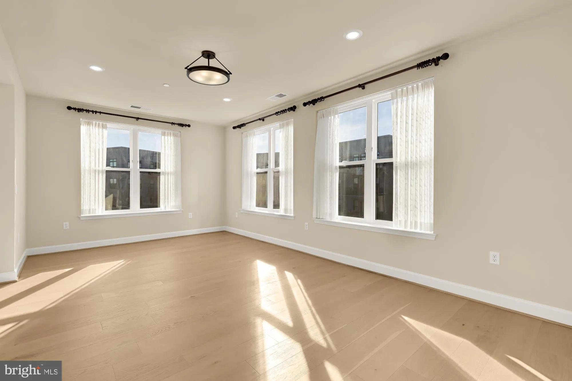 Property Slideshow image 15 of 40 | 9555 saintsbury dr unit 503, Fairfax, VA, 22031