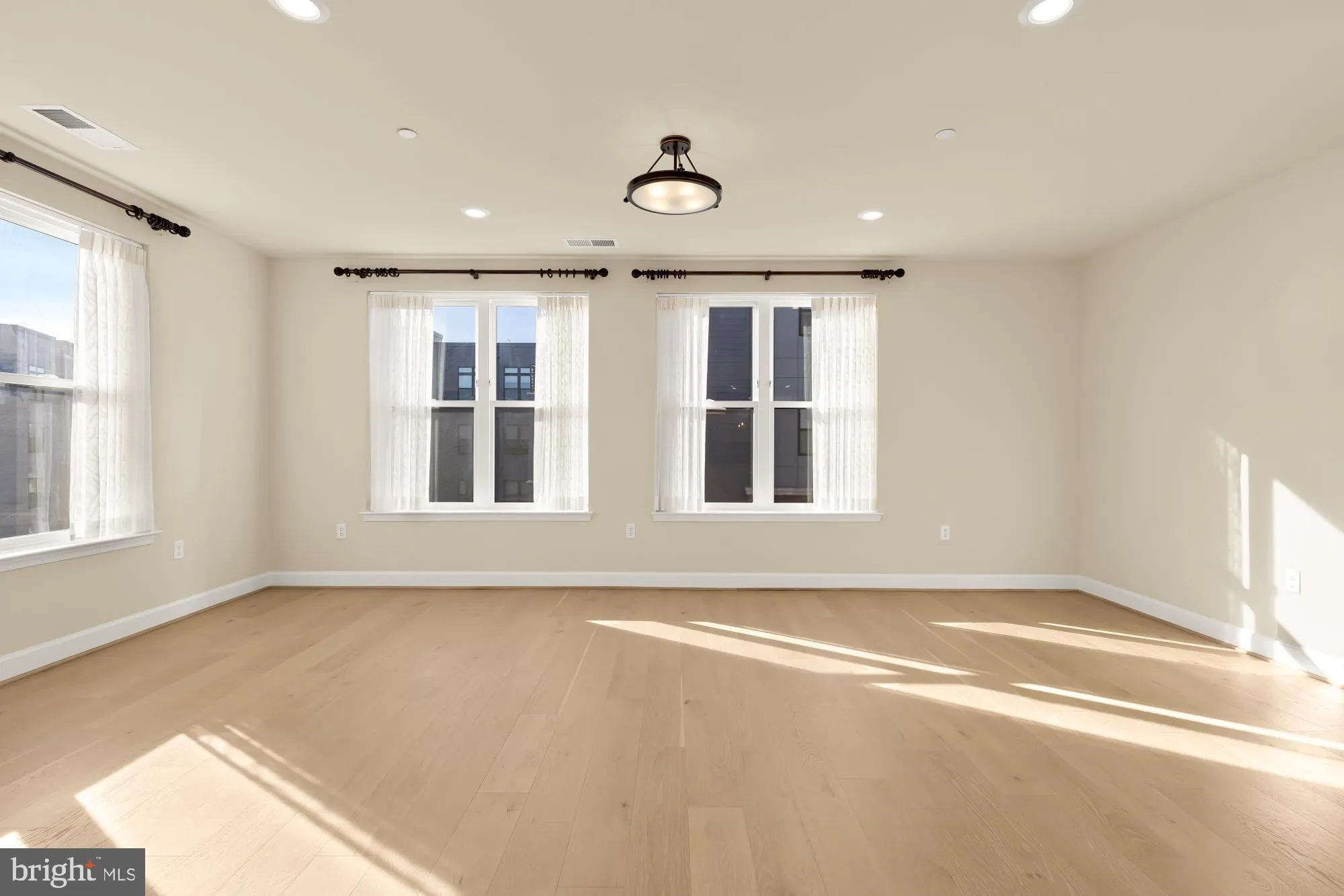 Property Slideshow image 16 of 40 | 9555 saintsbury dr unit 503, Fairfax, VA, 22031