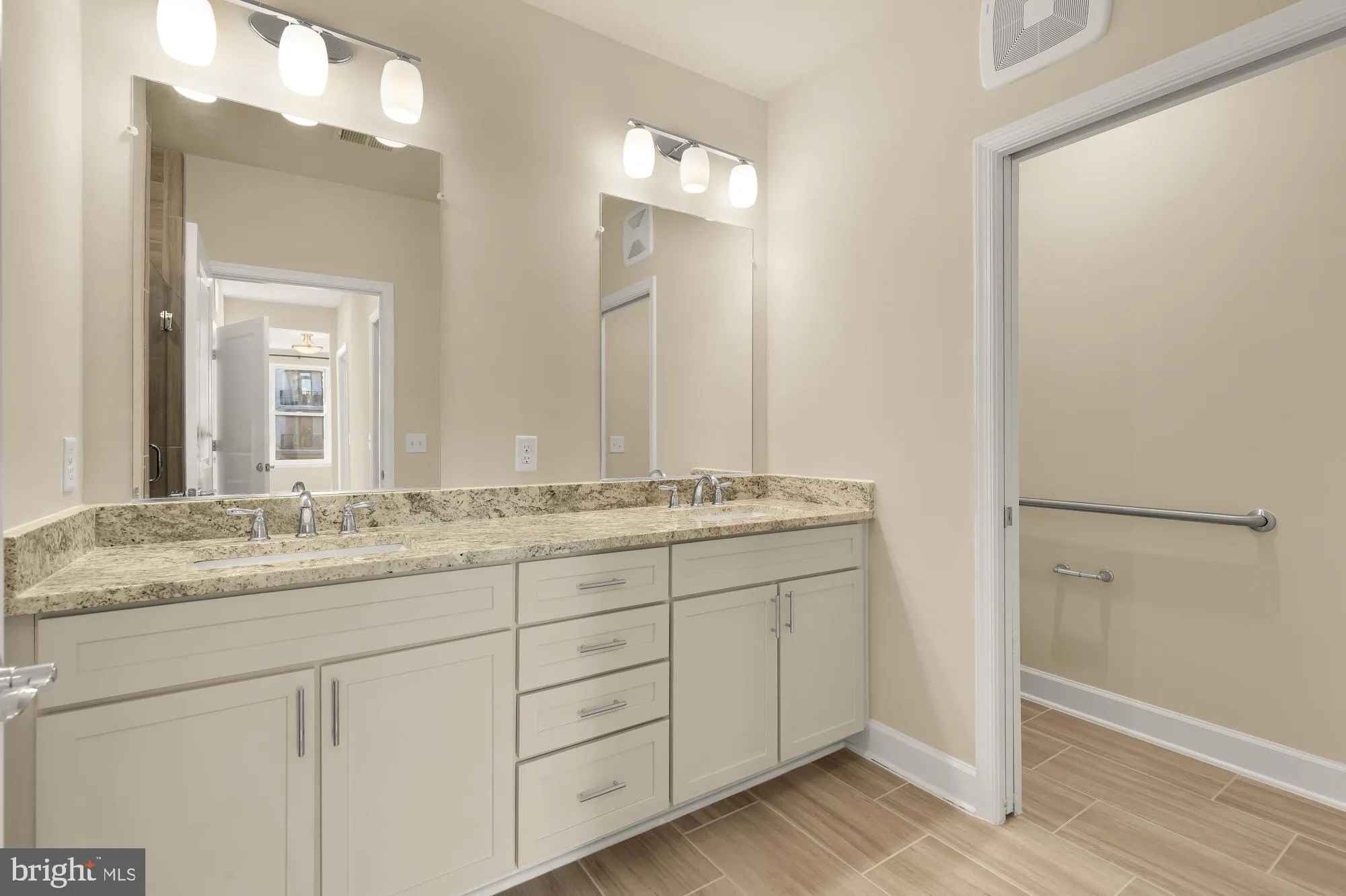 Property Slideshow image 21 of 40 | 9555 saintsbury dr unit 503, Fairfax, VA, 22031