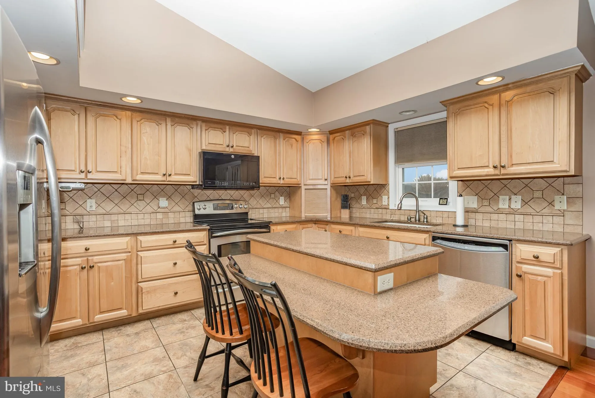 Property Slideshow image 11 of 33 | 714 heather rdg, Manheim, PA, 17545