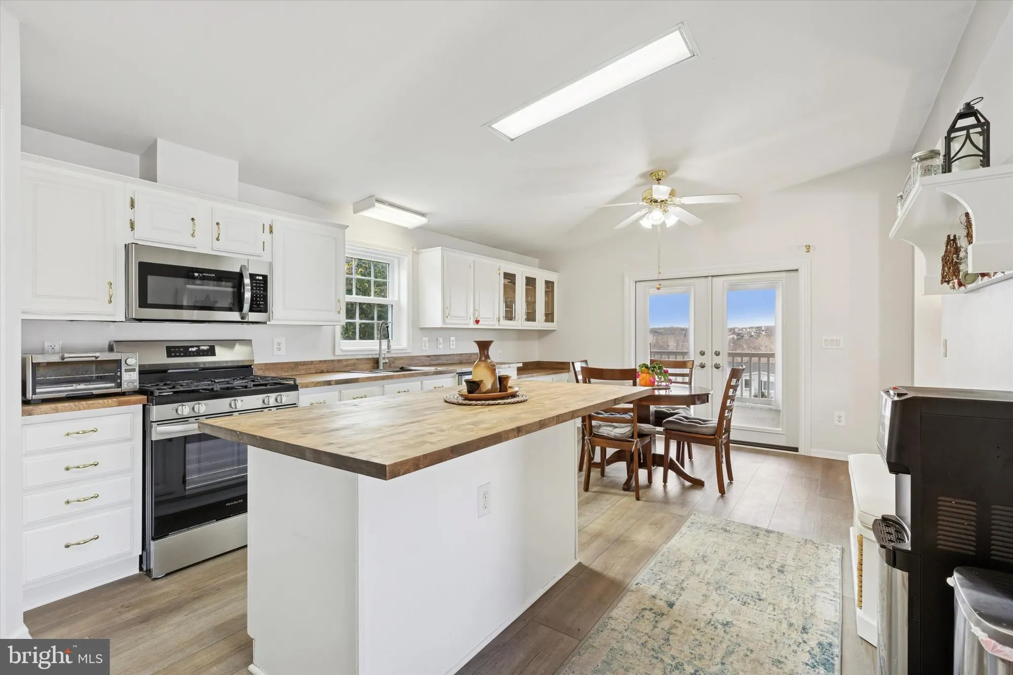 Property Slideshow image 6 of 24 | 1077 scenic view dr, Schwenksville, PA, 19473