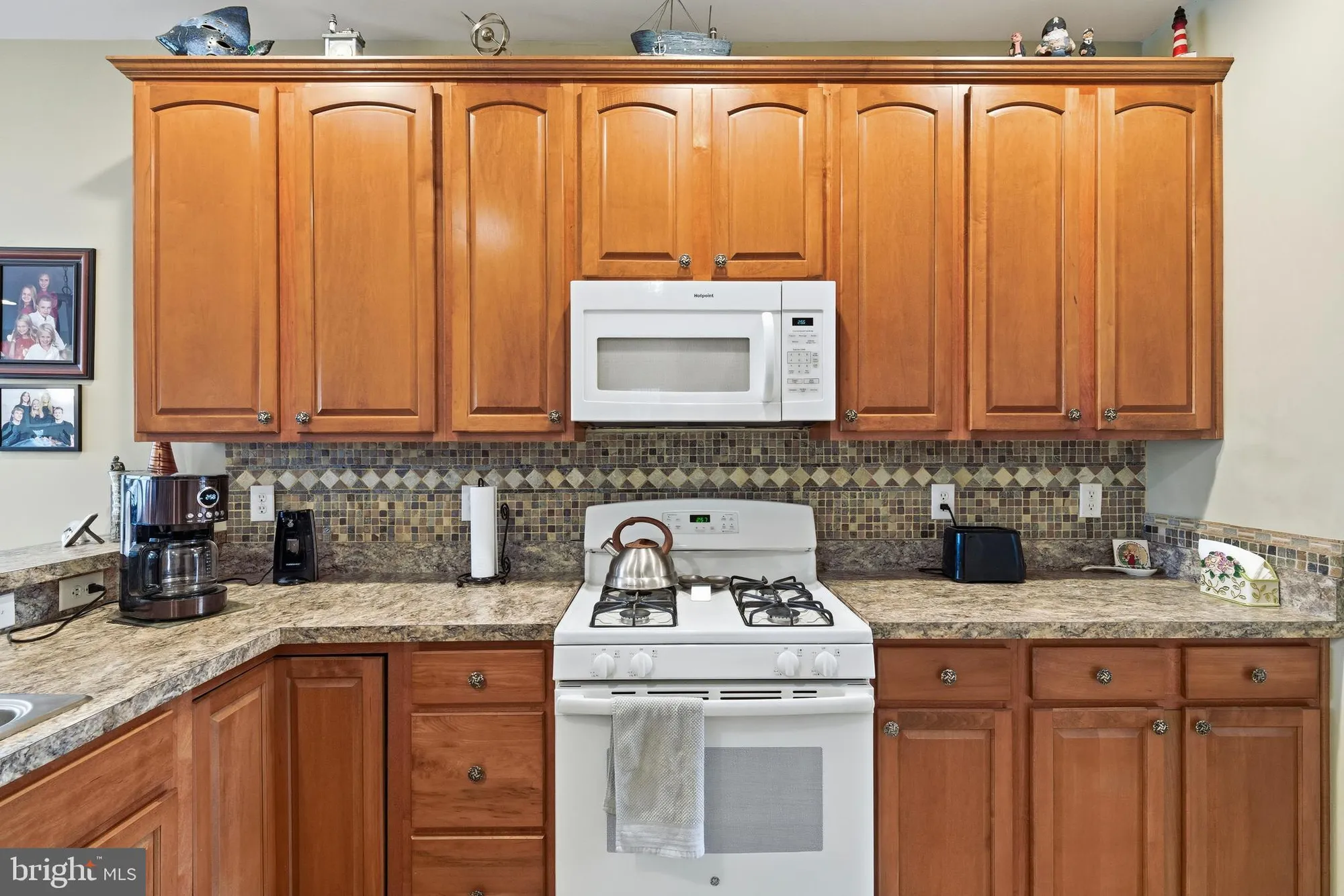 Property Slideshow image 14 of 47 | 14 hidden lake cir, Barnegat, NJ, 08005