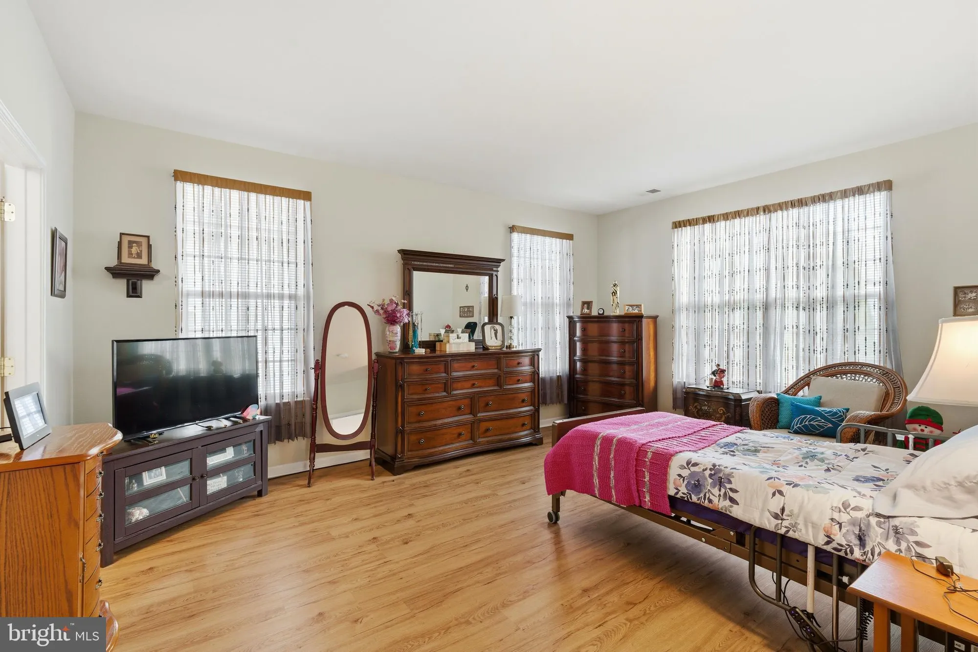 Property Slideshow image 23 of 47 | 14 hidden lake cir, Barnegat, NJ, 08005