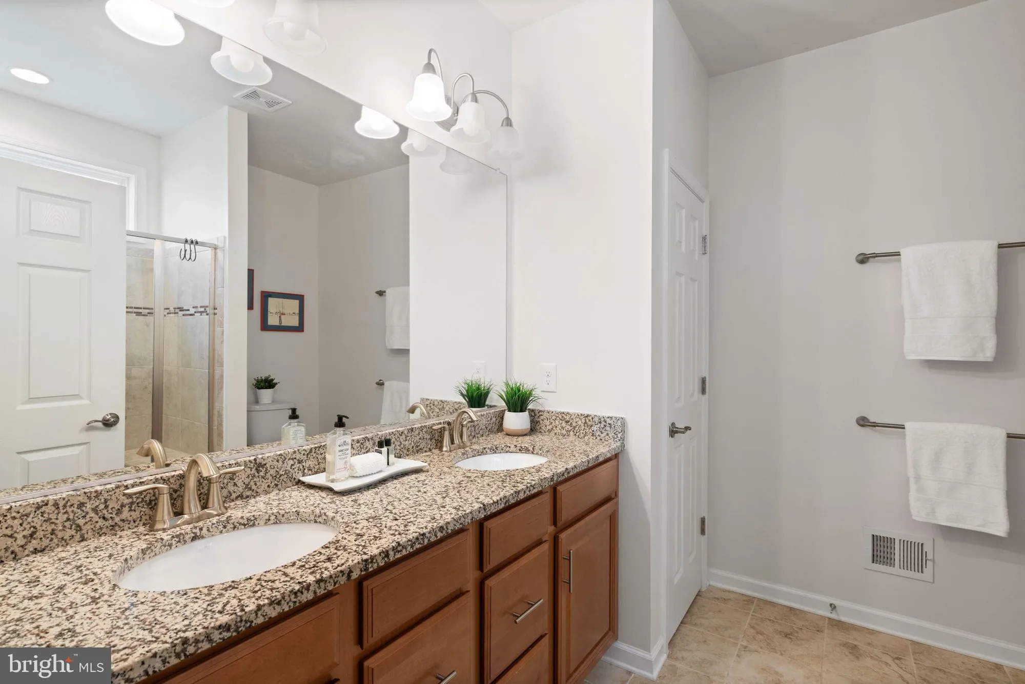 Property Slideshow image 15 of 43 | 20 fenwick dr, Fredericksburg, VA, 22406