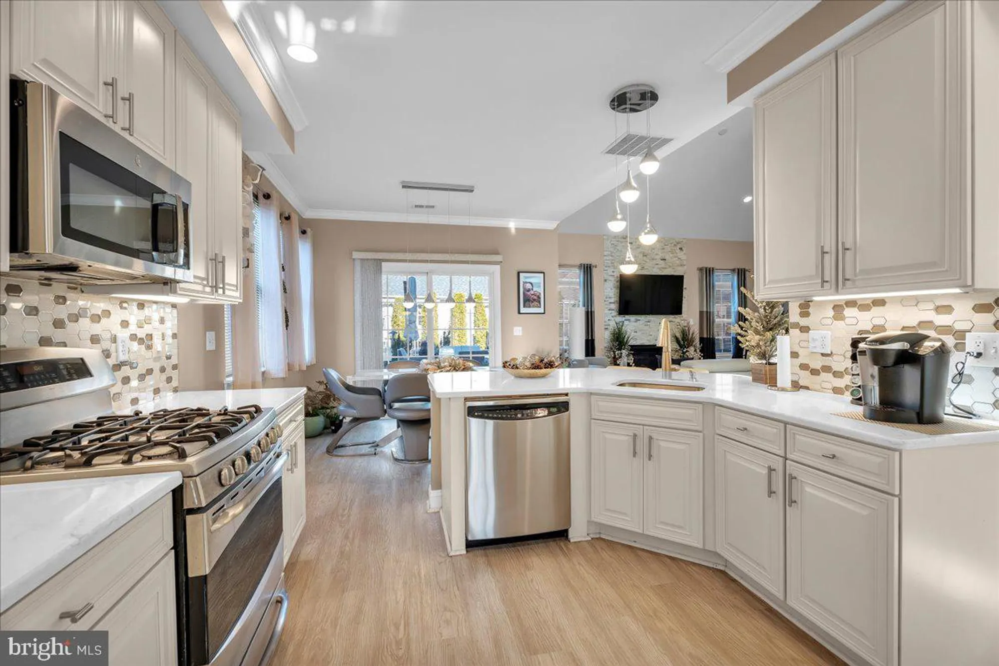 Property Slideshow image 7 of 24 | 701 weatherby dr, Woodbury, NJ, 08096