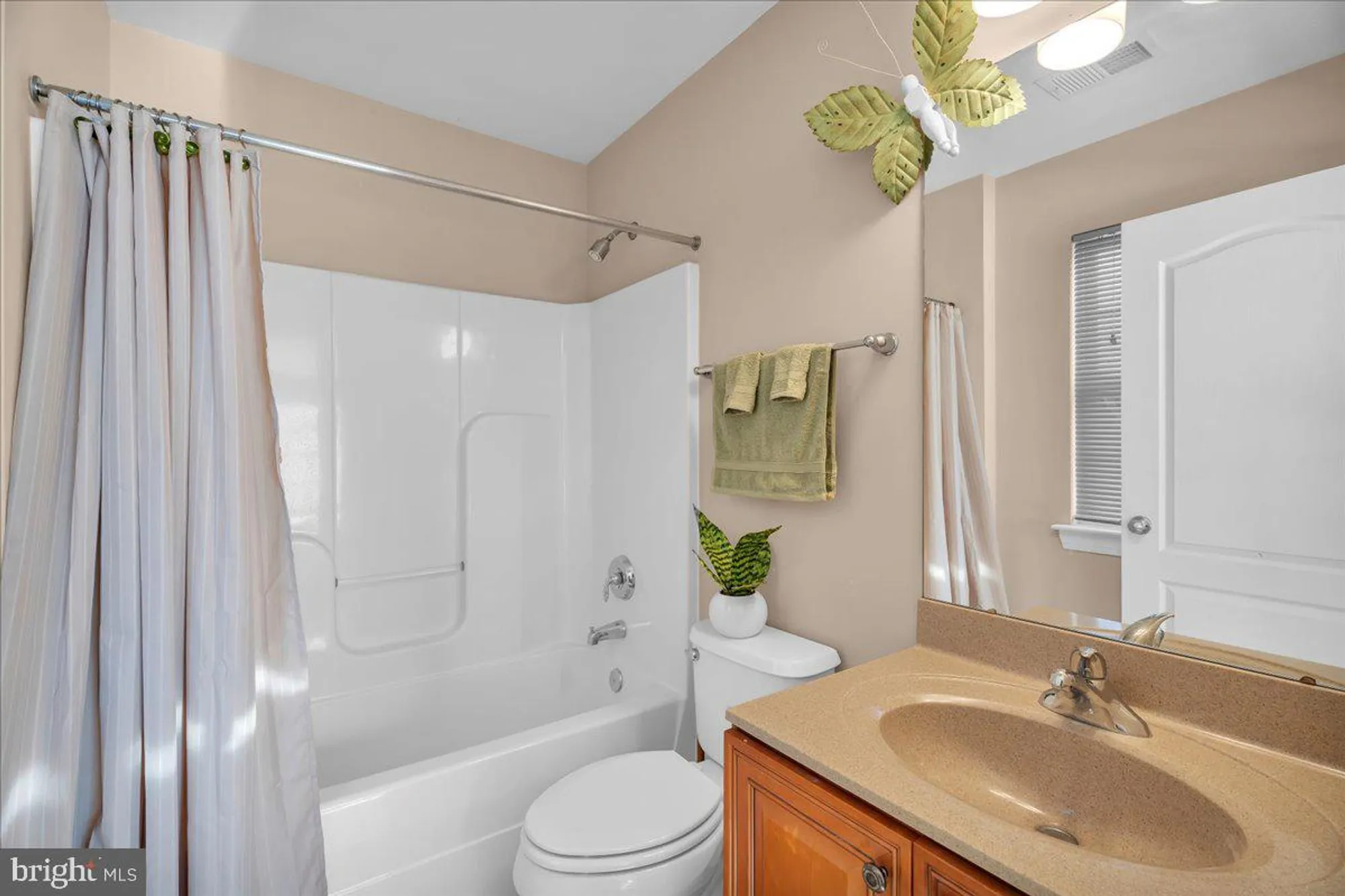 Property Slideshow image 20 of 24 | 701 weatherby dr, Woodbury, NJ, 08096