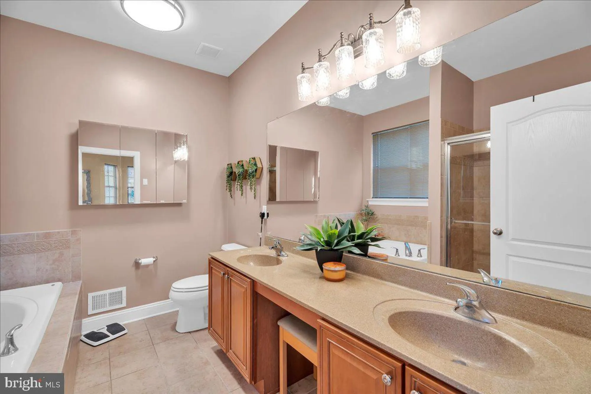 Property Slideshow image 17 of 24 | 701 weatherby dr, Woodbury, NJ, 08096