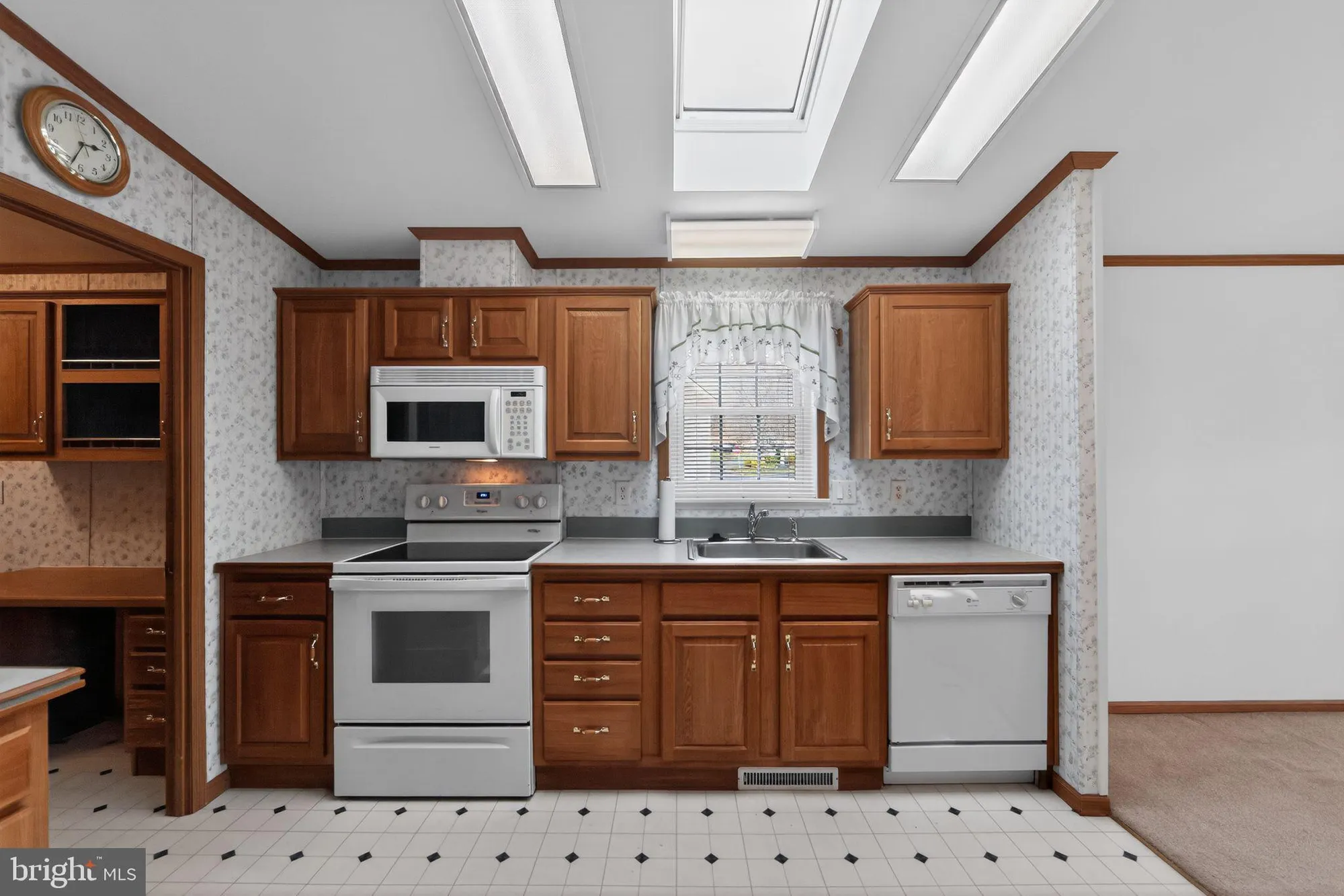 Property Slideshow image 12 of 30 | 405 village way, Royersford, PA, 19468