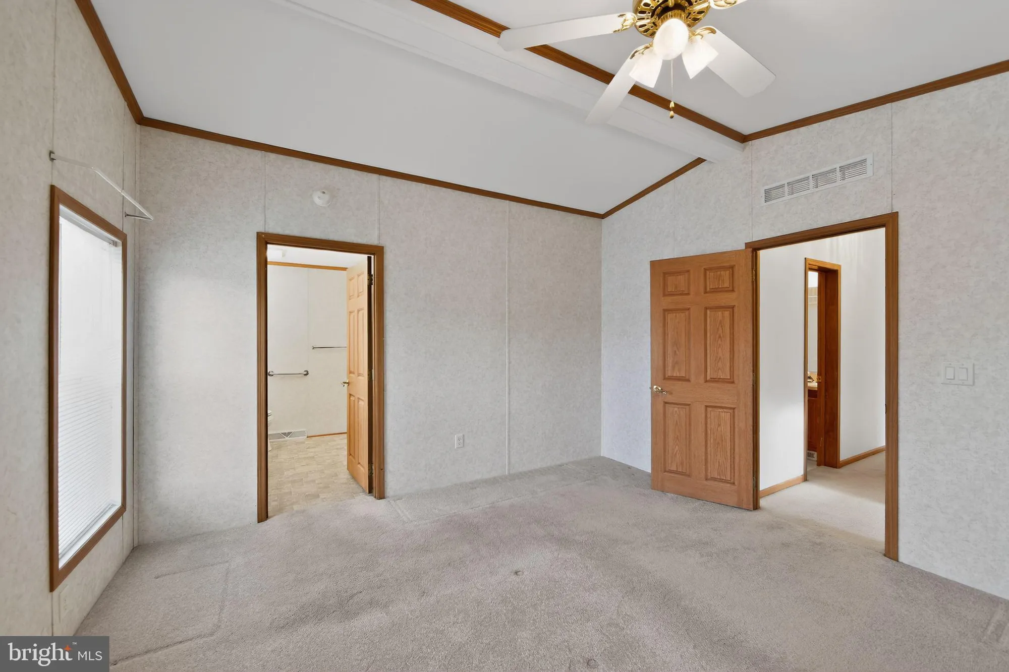 Property Slideshow image 18 of 30 | 405 village way, Royersford, PA, 19468