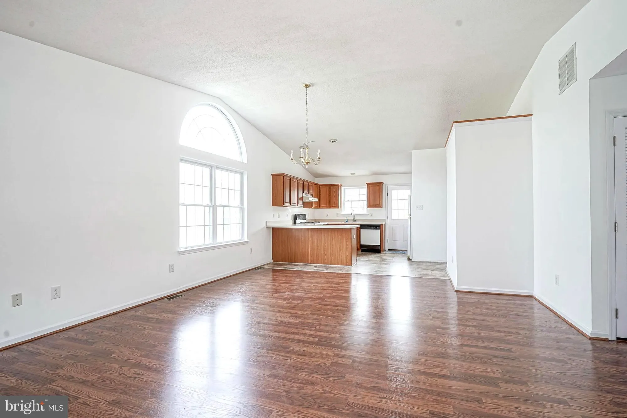 Property Slideshow image 7 of 27 | 176 trellis ln, Sewell, NJ, 08080