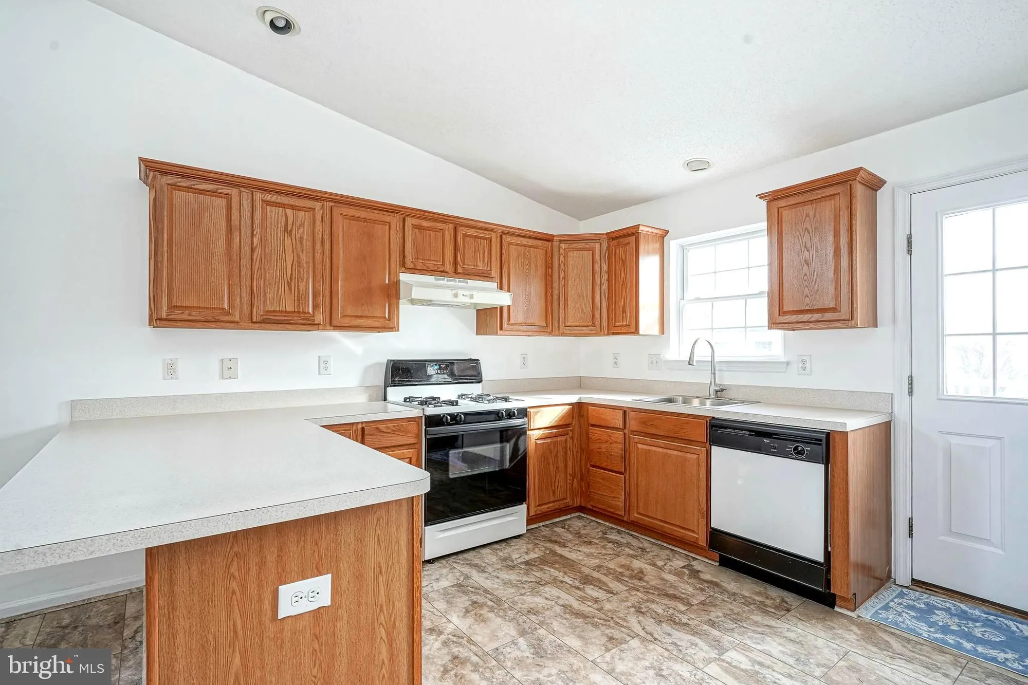 Property Slideshow image 10 of 27 | 176 trellis ln, Sewell, NJ, 08080