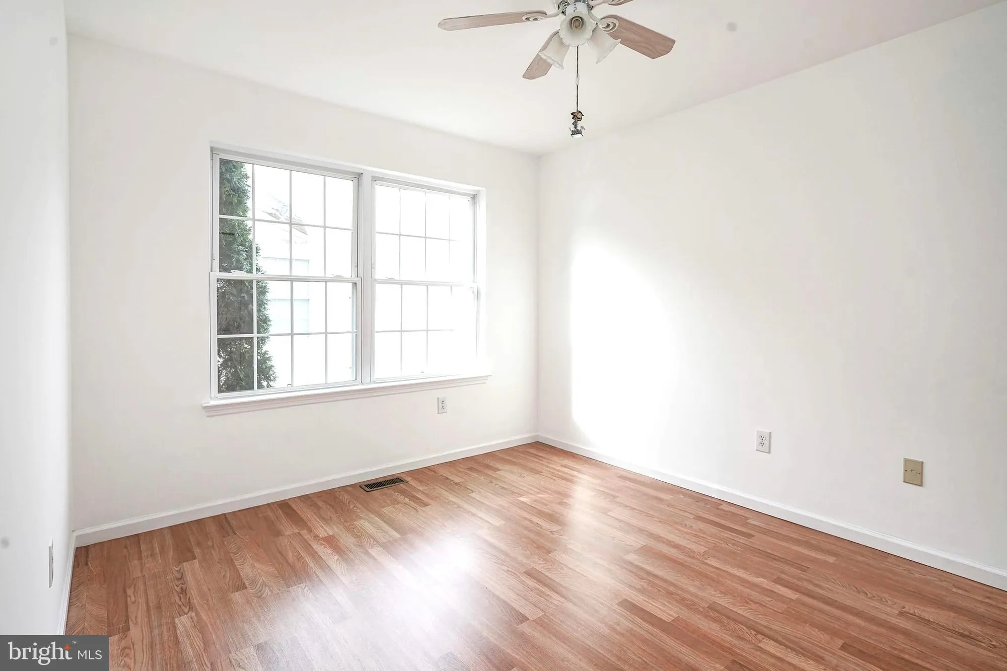 Property Slideshow image 14 of 27 | 176 trellis ln, Sewell, NJ, 08080