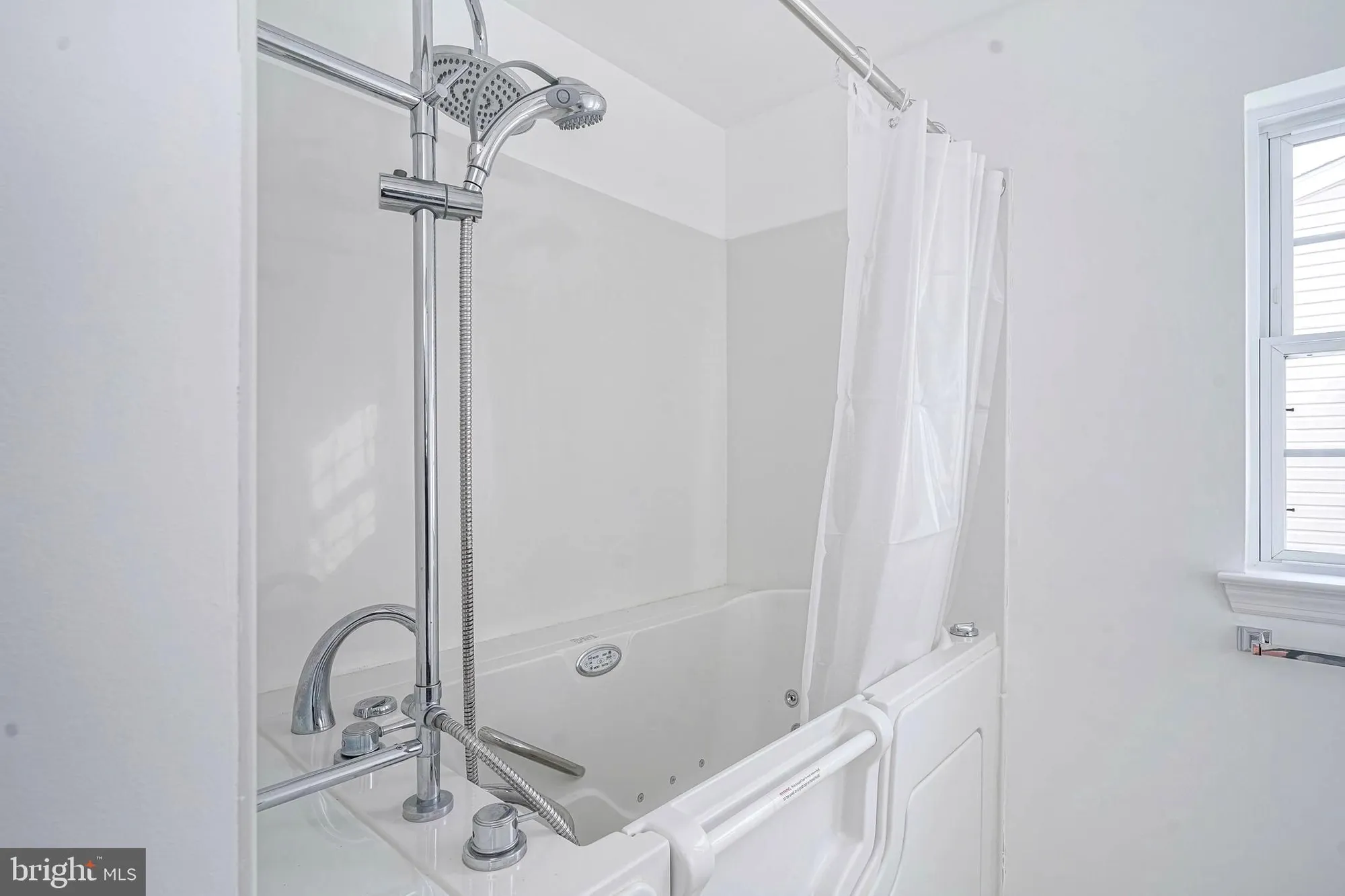 Property Slideshow image 24 of 27 | 176 trellis ln, Sewell, NJ, 08080