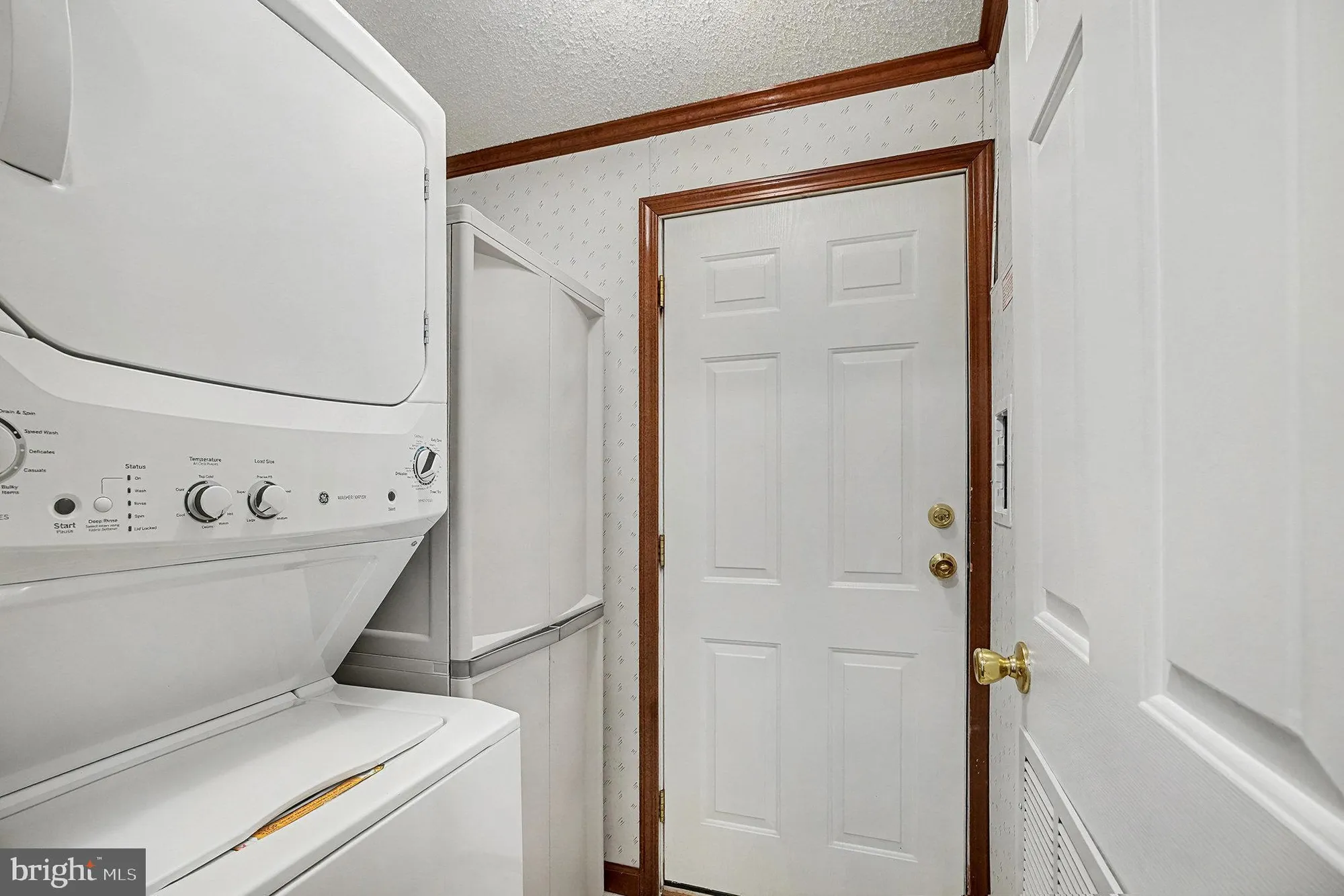 Property Slideshow image 28 of 34 | 1106 jfk dr, North Wales, PA, 19454