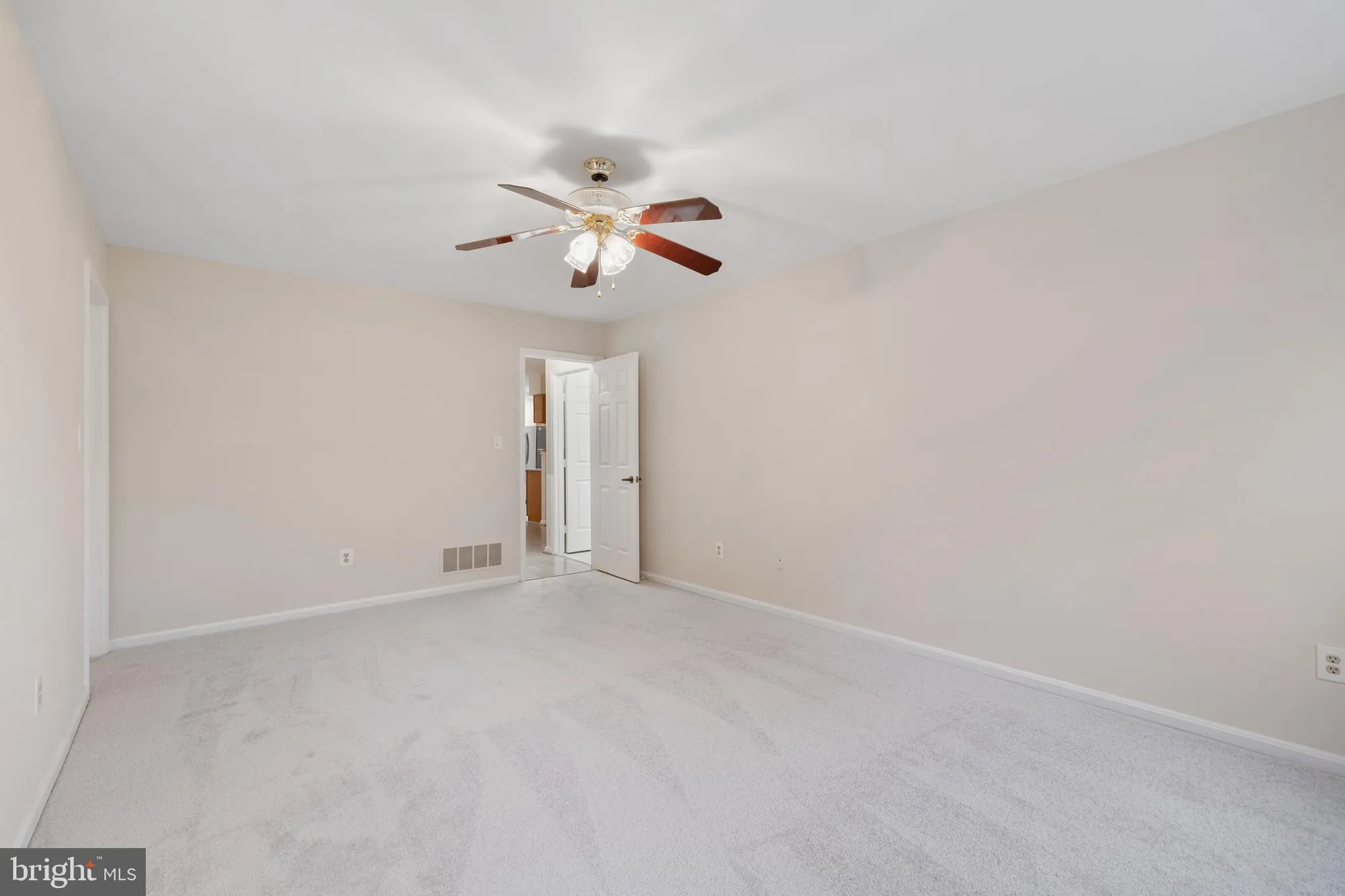 Property Slideshow image 18 of 25 | 1984 marconi cir, Annapolis, MD, 21401