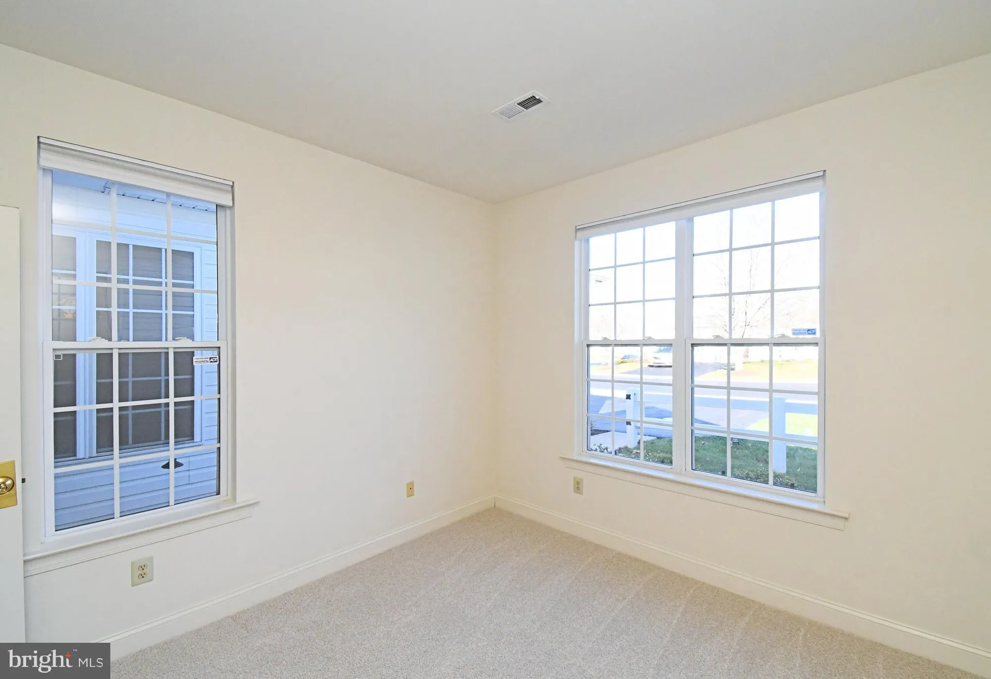 Property Slideshow image 15 of 32 | 24 newbury way, Lansdale, PA, 19446