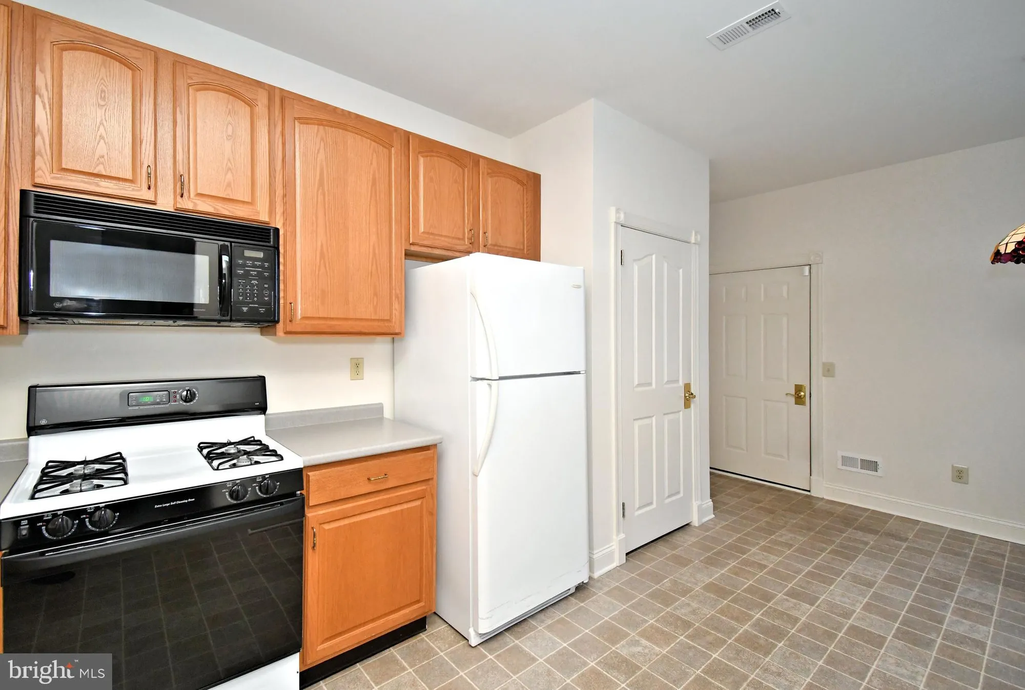 Property Slideshow image 12 of 32 | 24 newbury way, Lansdale, PA, 19446