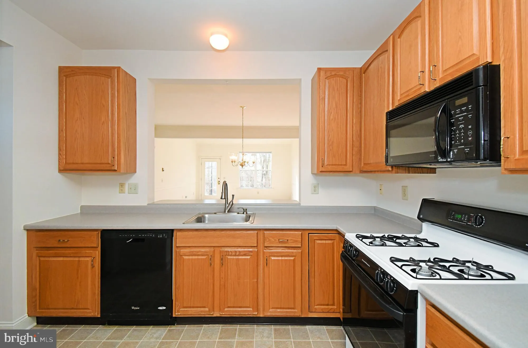 Property Slideshow image 9 of 32 | 24 newbury way, Lansdale, PA, 19446