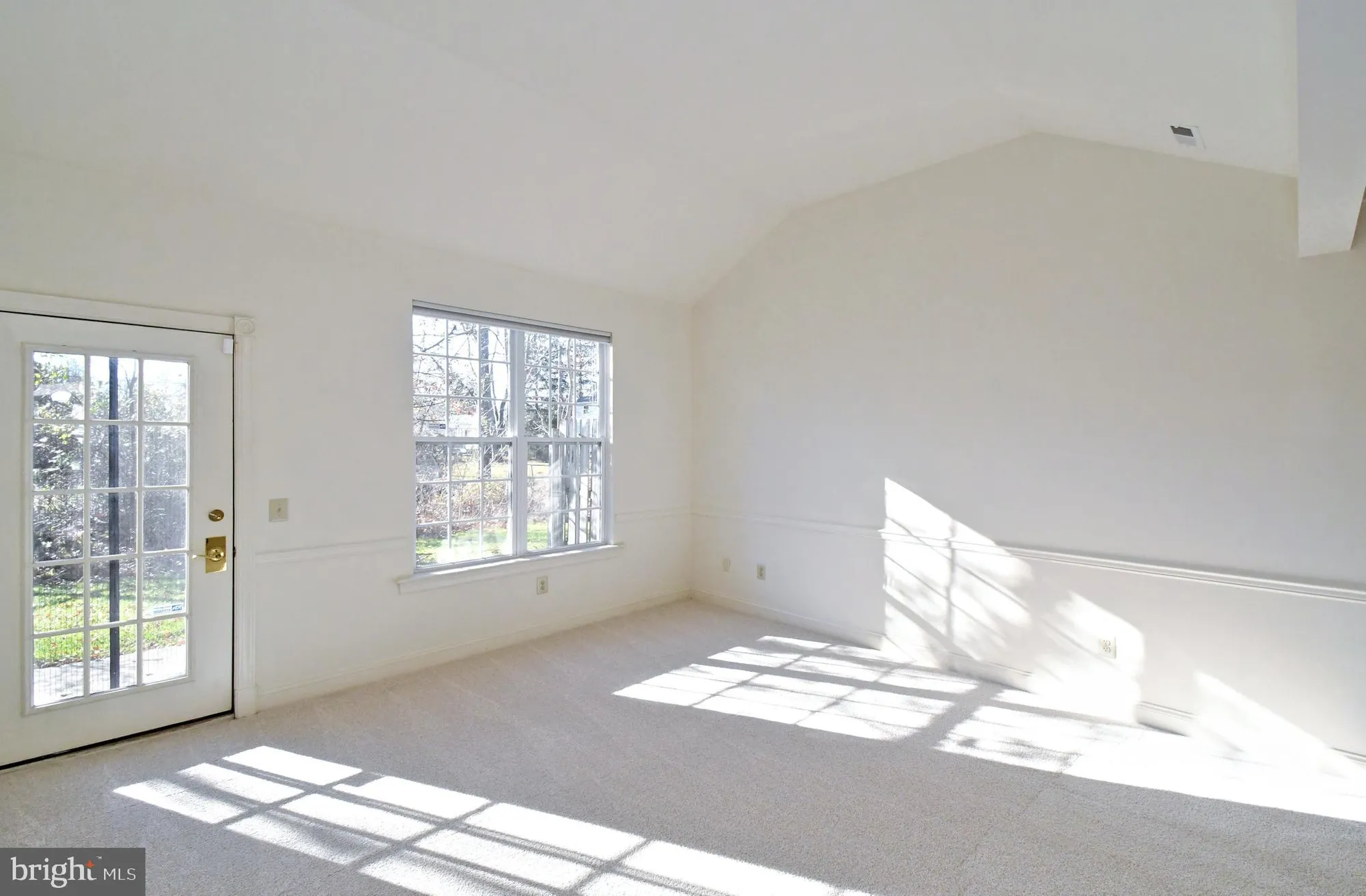 Property Slideshow image 8 of 32 | 24 newbury way, Lansdale, PA, 19446