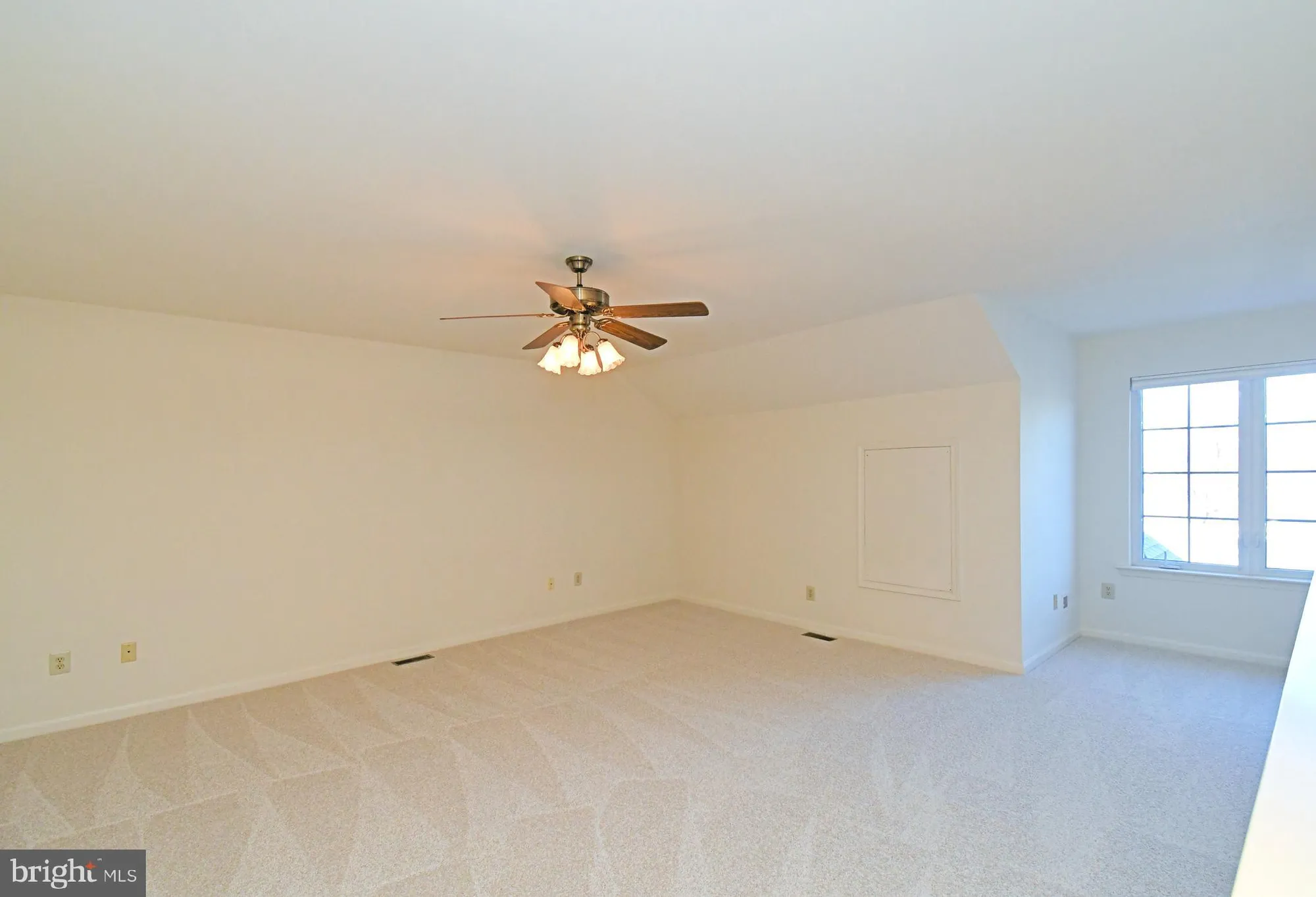 Property Slideshow image 27 of 32 | 24 newbury way, Lansdale, PA, 19446