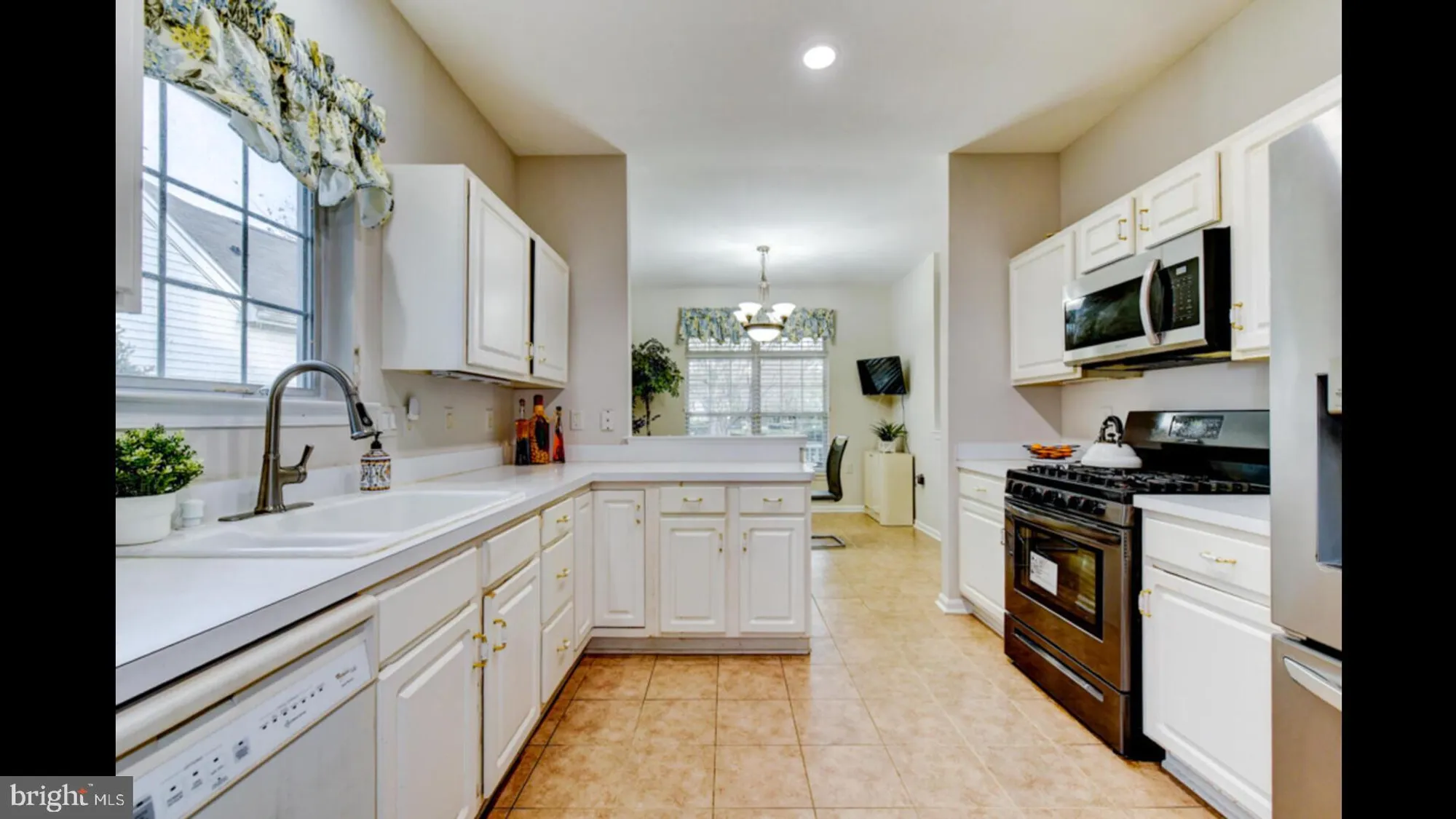 Property Slideshow image 19 of 54 | 25 cardinalflower ln, West Windsor, NJ, 08550