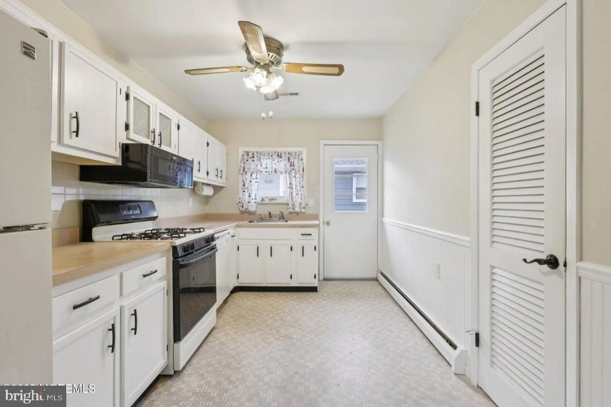 Property Slideshow image 11 of 26 | 192 charlotteville dr, Toms River, NJ, 08757