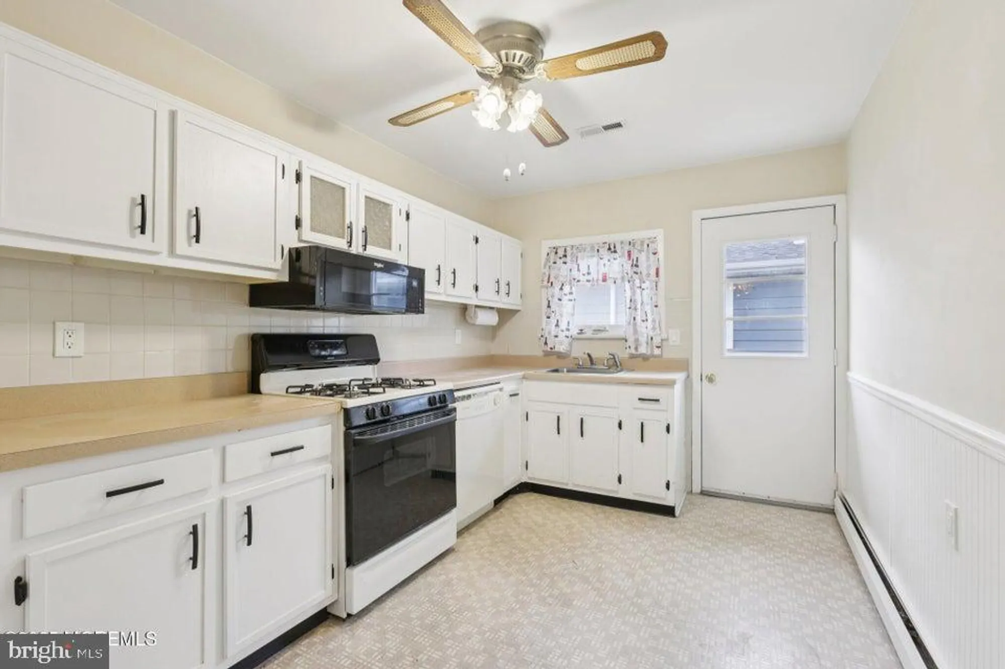 Property Slideshow image 12 of 26 | 192 charlotteville dr, Toms River, NJ, 08757
