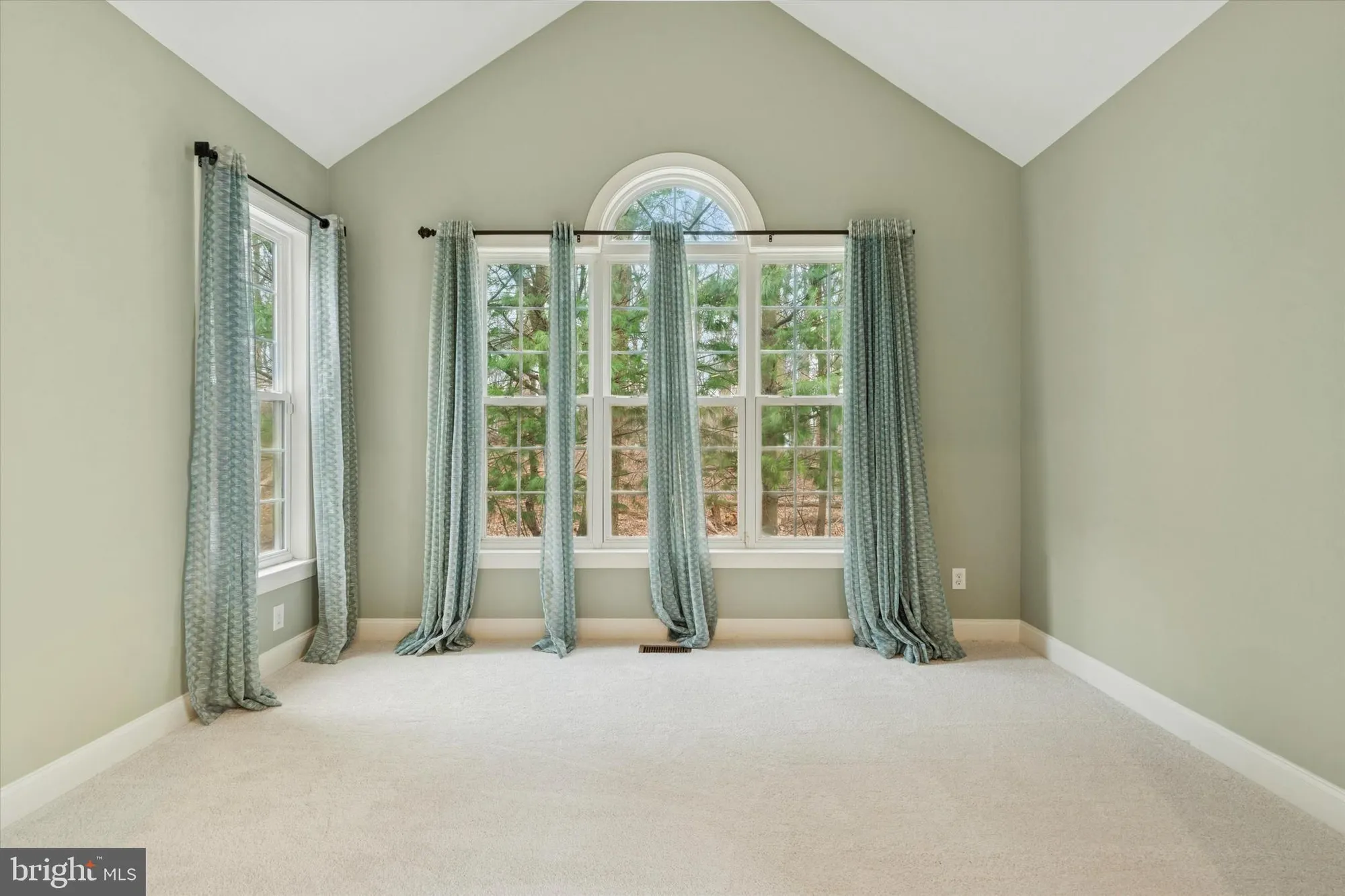 Property Slideshow image 14 of 23 | 550 hodgson cir, West Grove, PA, 19390