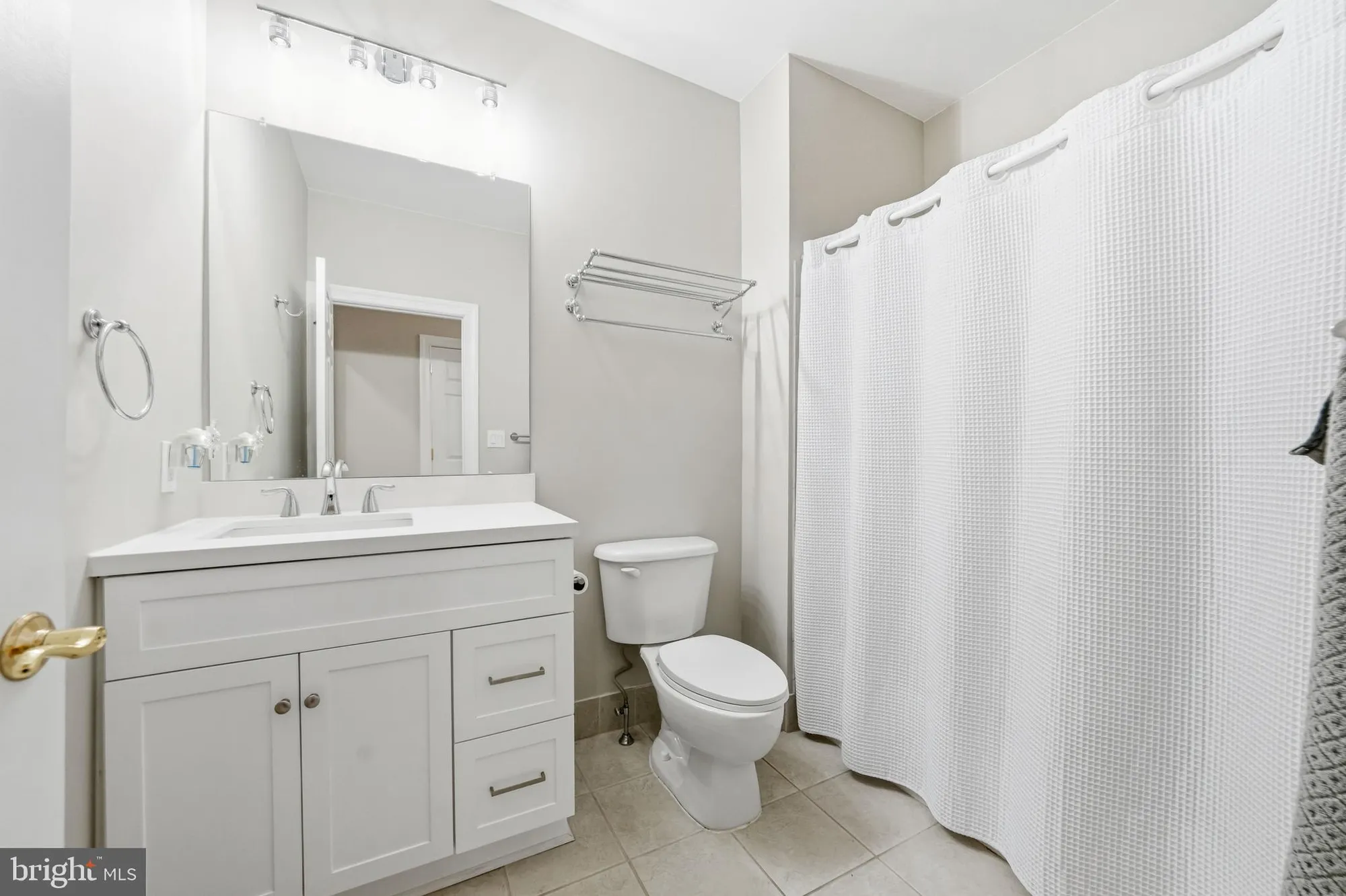 Property Slideshow image 14 of 22 | 204 bobwhite rd, New Hope, PA, 18938