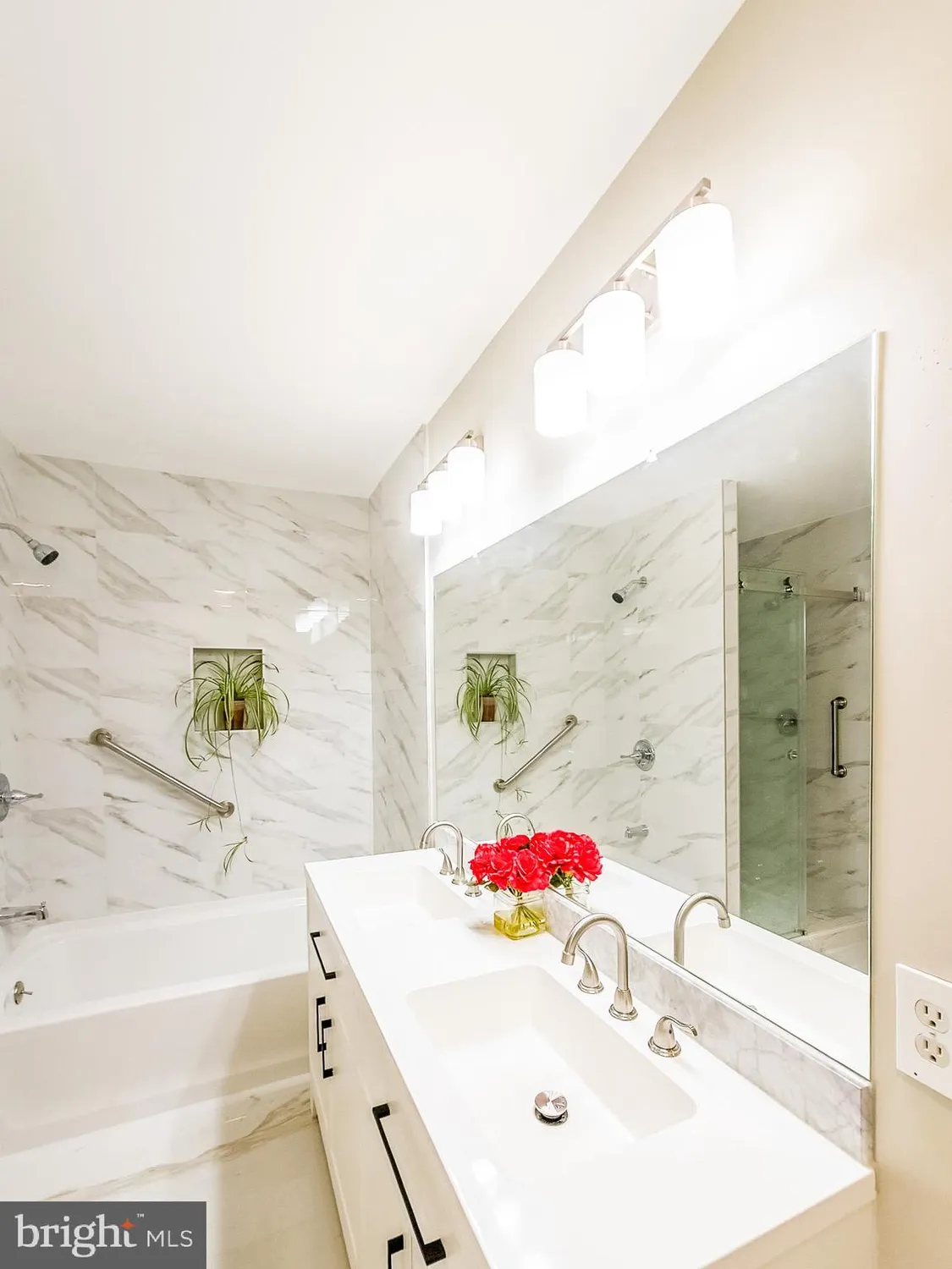 Property Slideshow image 16 of 36 | 7c rutland ln, Monroe Township, NJ, 08831