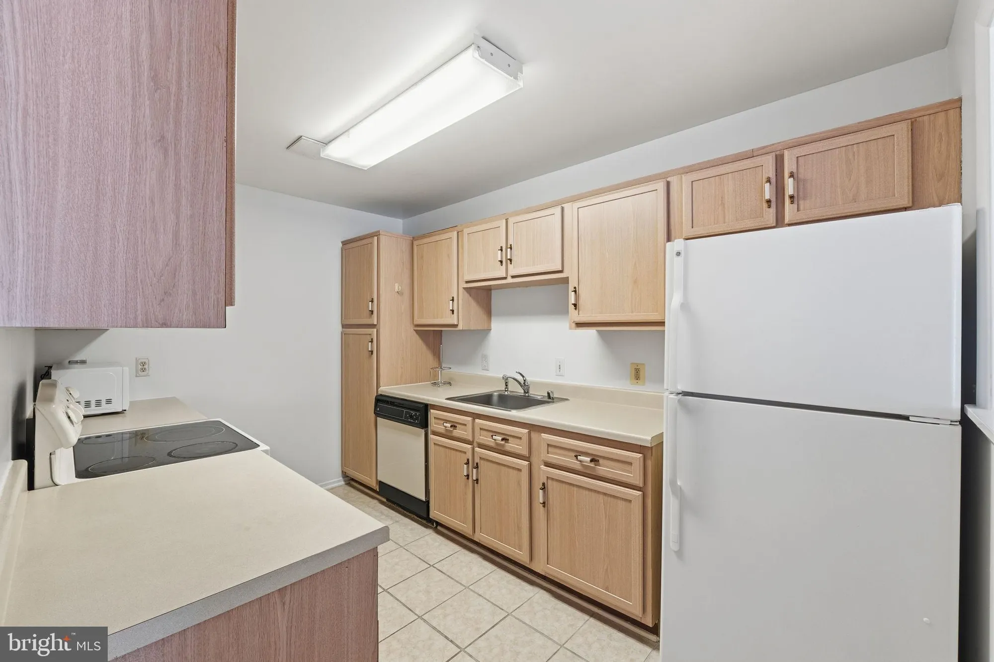 Property Slideshow image 7 of 32 | 3103 beckenham ct # 252-d, Silver Spring, MD, 20906