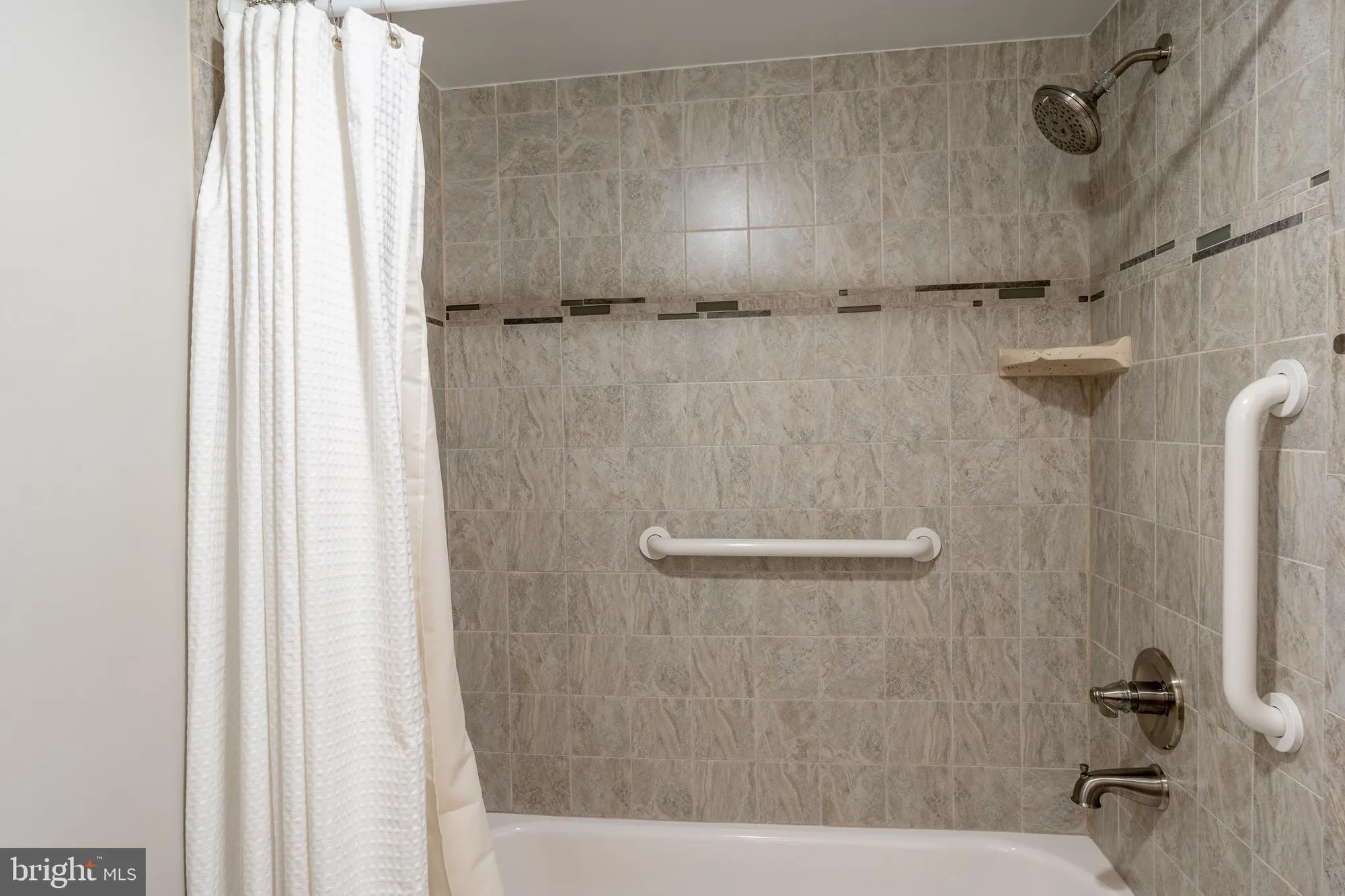 Property Slideshow image 29 of 37 | 15101 interlachen dr 1-612, Silver Spring, MD, 20906