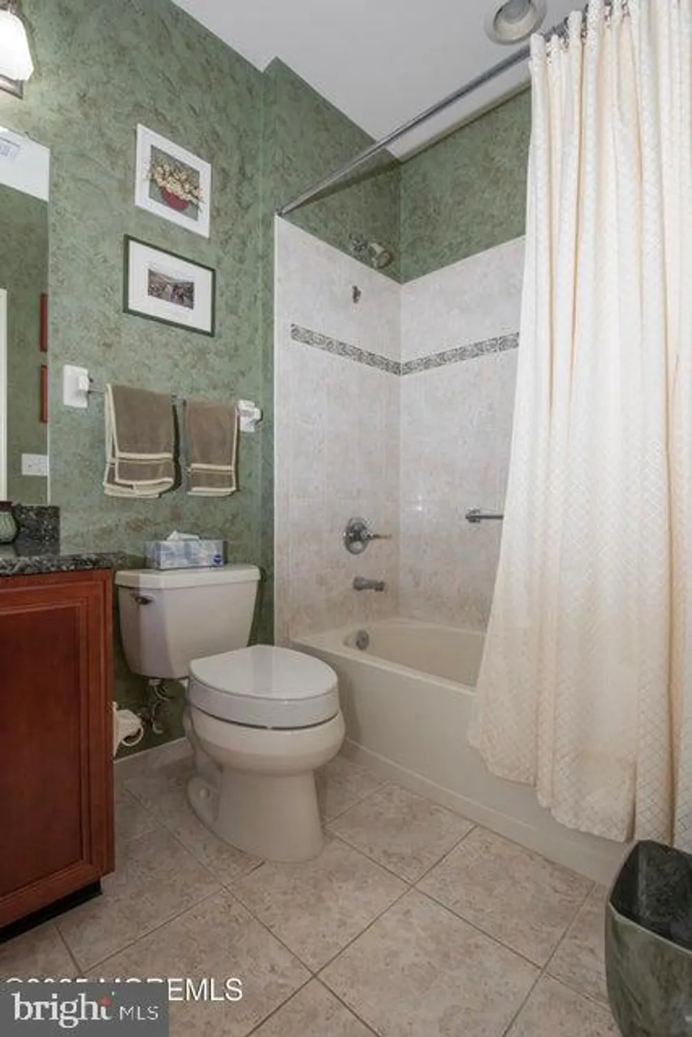 Property Slideshow image 34 of 68 | 110 wild dunes way, Jackson, NJ, 08527