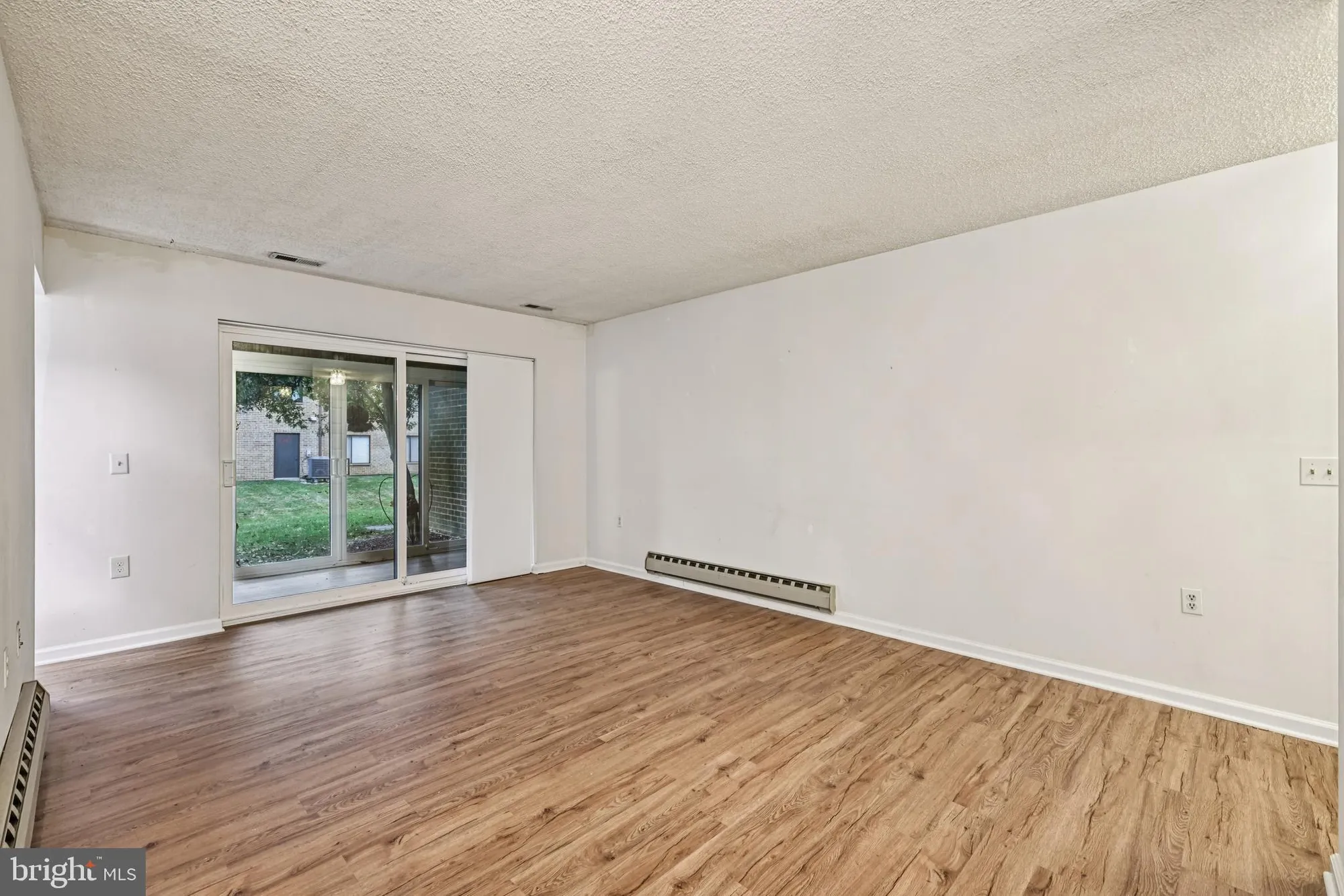 Property Slideshow image 11 of 28 | 15310 pine orchard dr # 84-1b, Silver Spring, MD, 20906