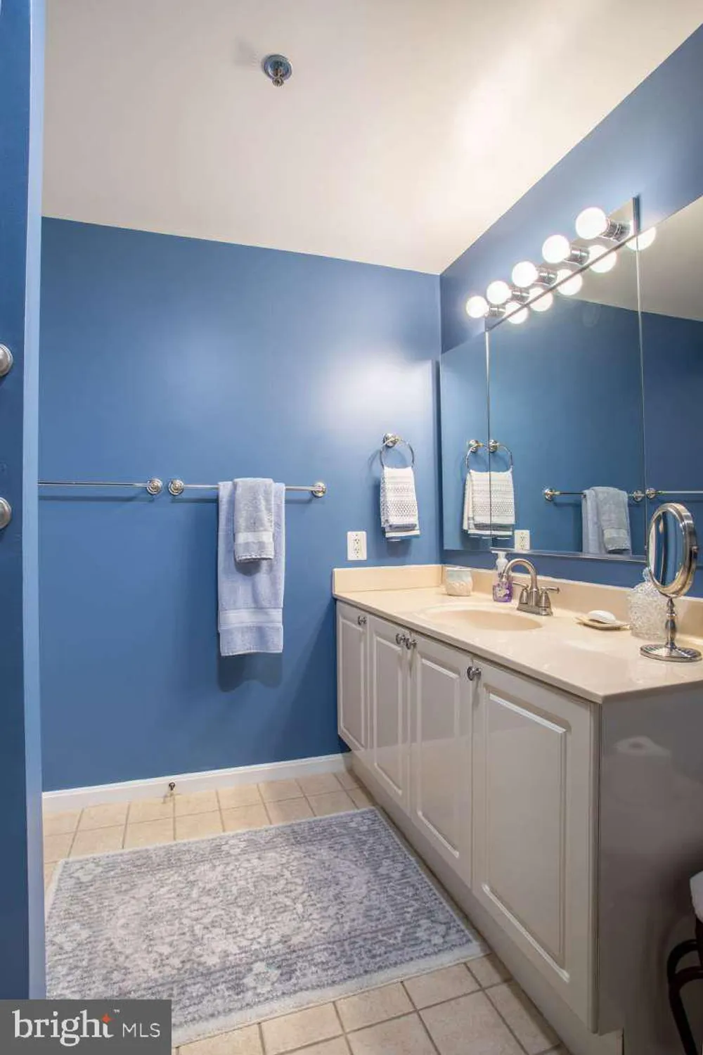Property Slideshow image 16 of 25 | 3005 s leisure world blvd 812, Silver Spring, MD, 20906