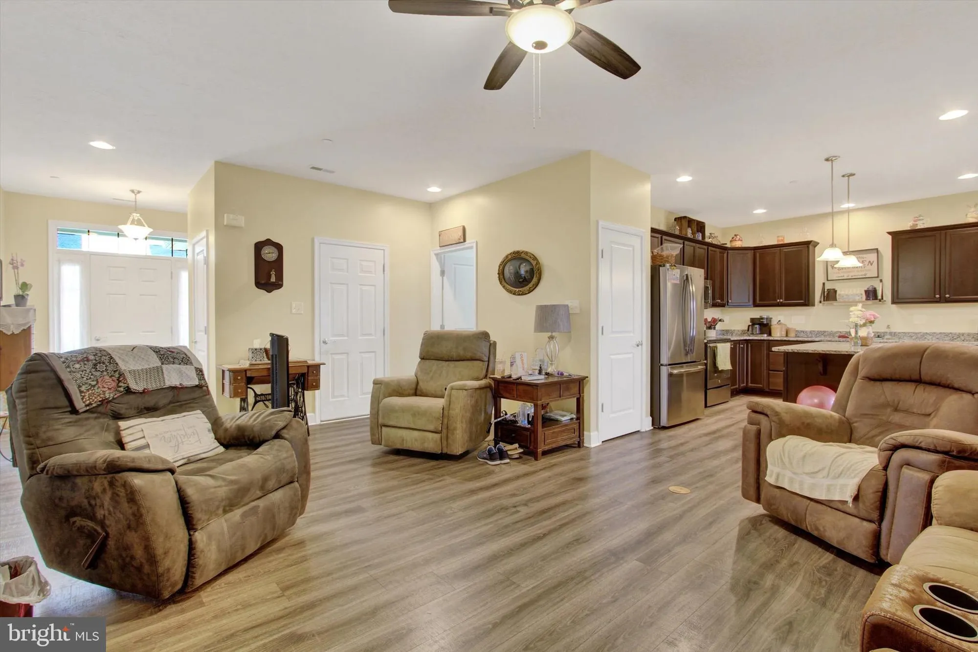 Property Slideshow image 8 of 25 | 412 hawthorn ln # 67, Hanover, PA, 17331